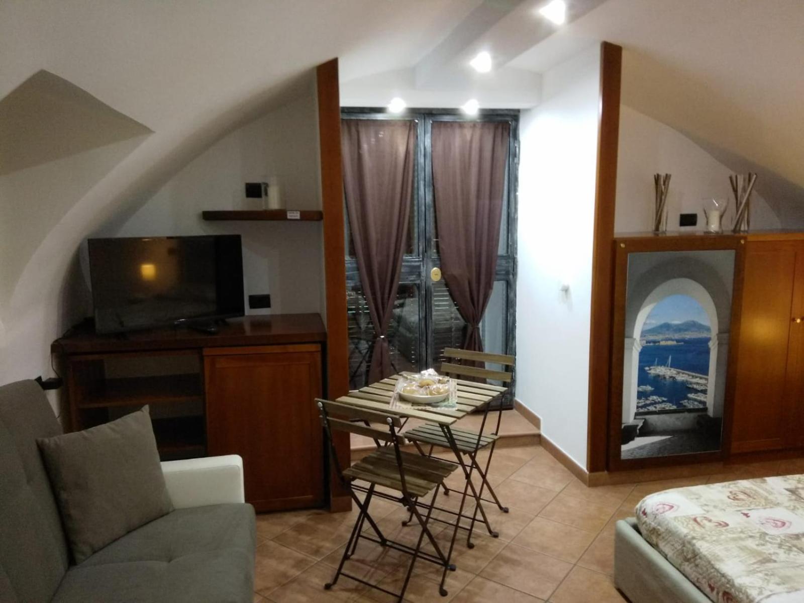 Home in love: balconcino spaccanapoli