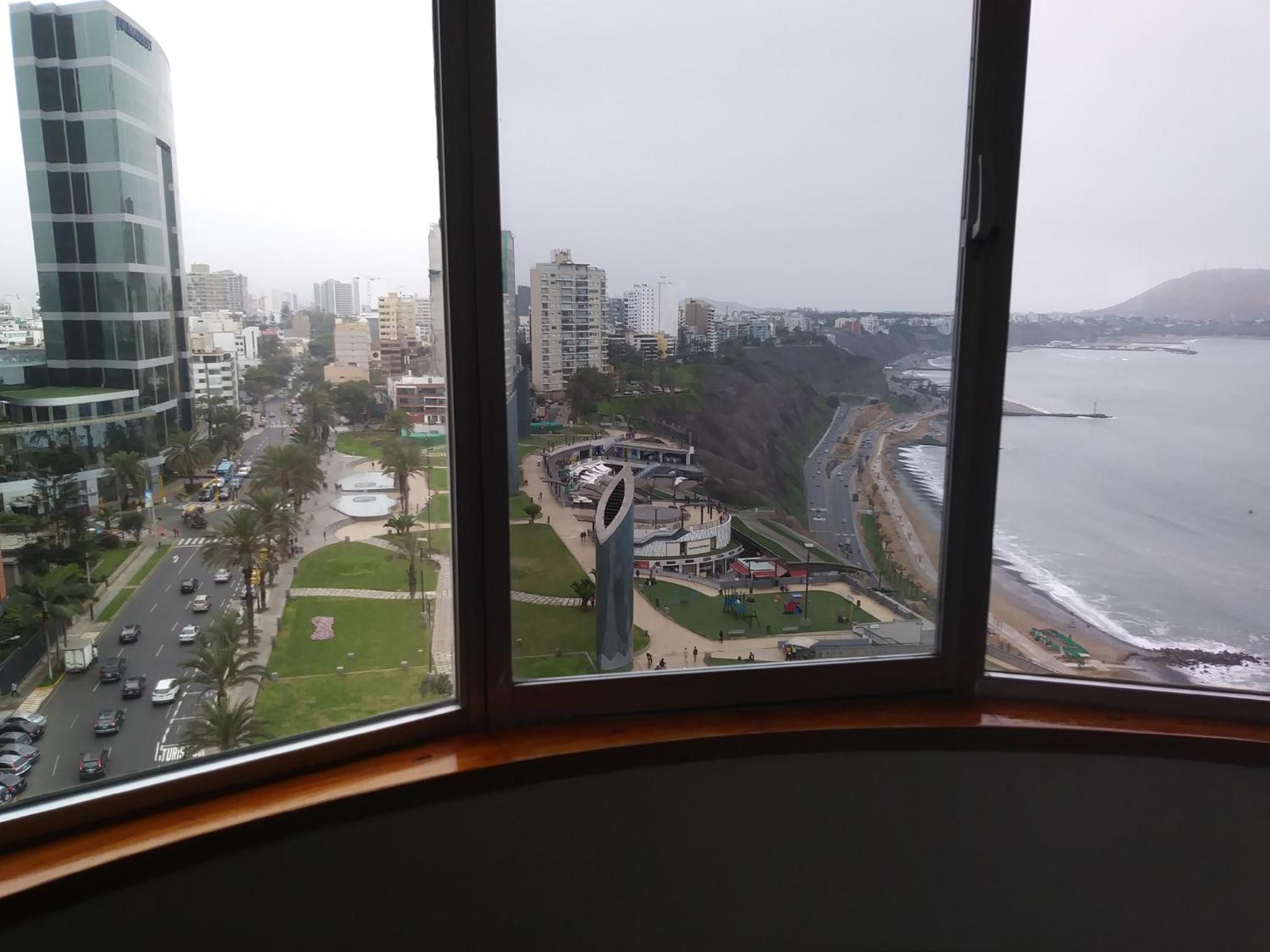 Oceanfront Miraflores Larcomar next to Marriott view 3
