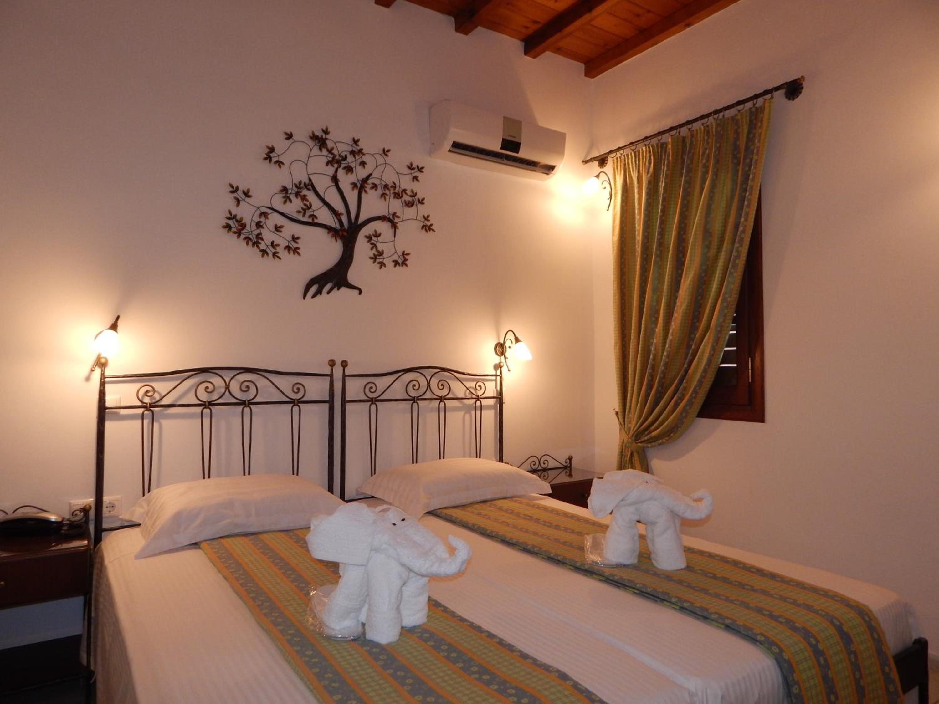 Tinos Suites & Apartments