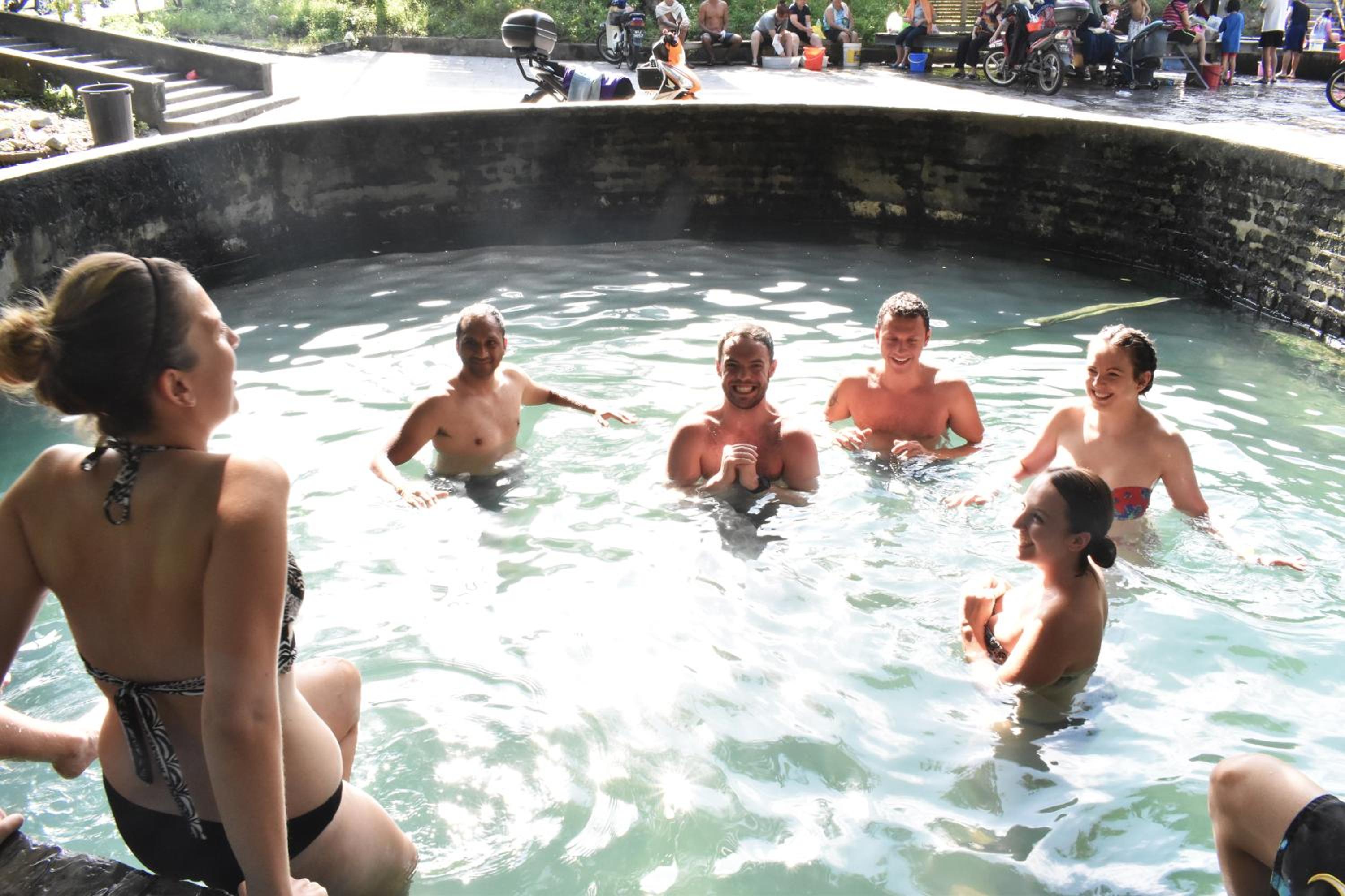 Chinatown Hostel by Mingle - Rooftop Private Jacuzzi with Bar