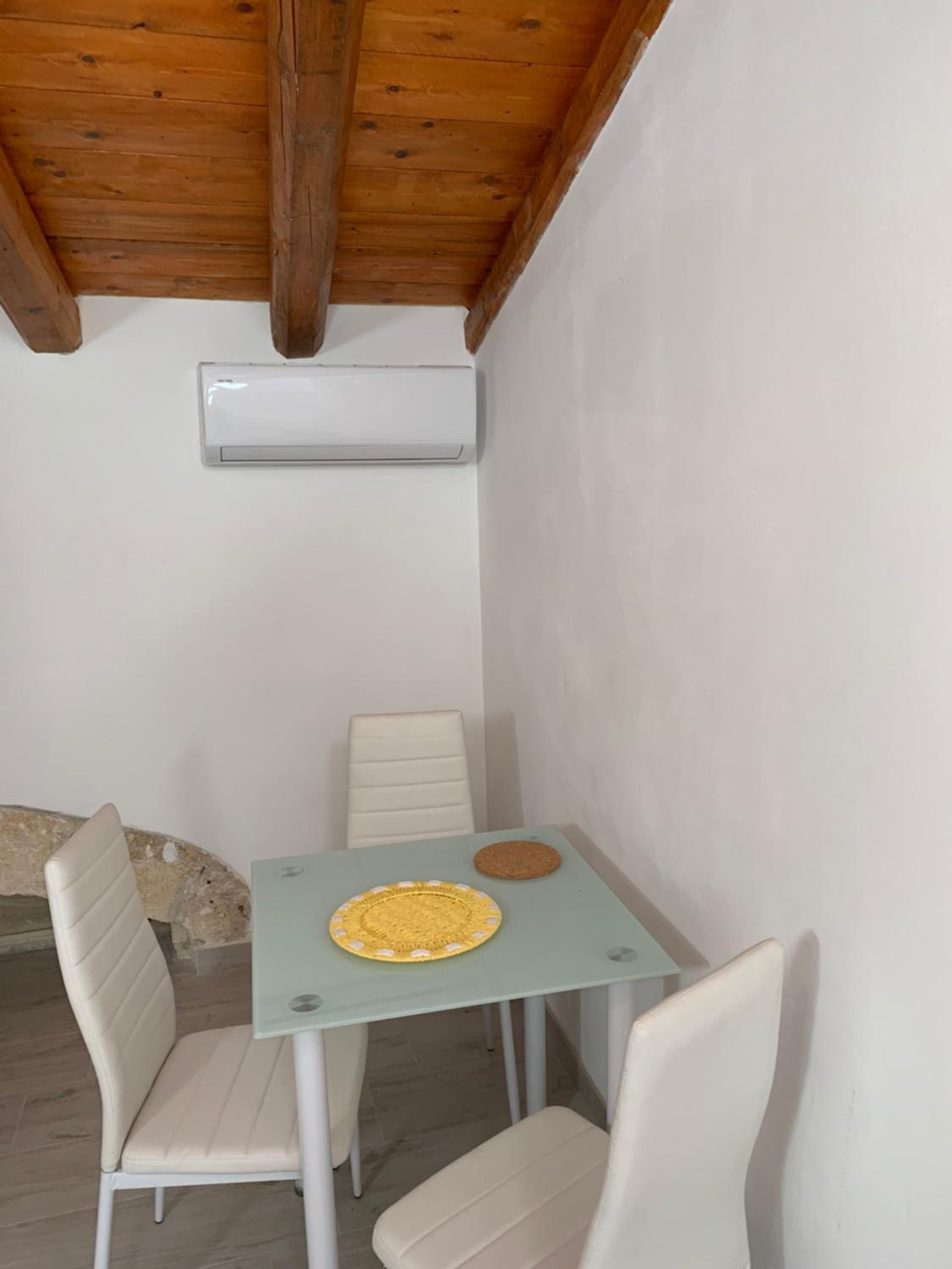 Deni's Apartments