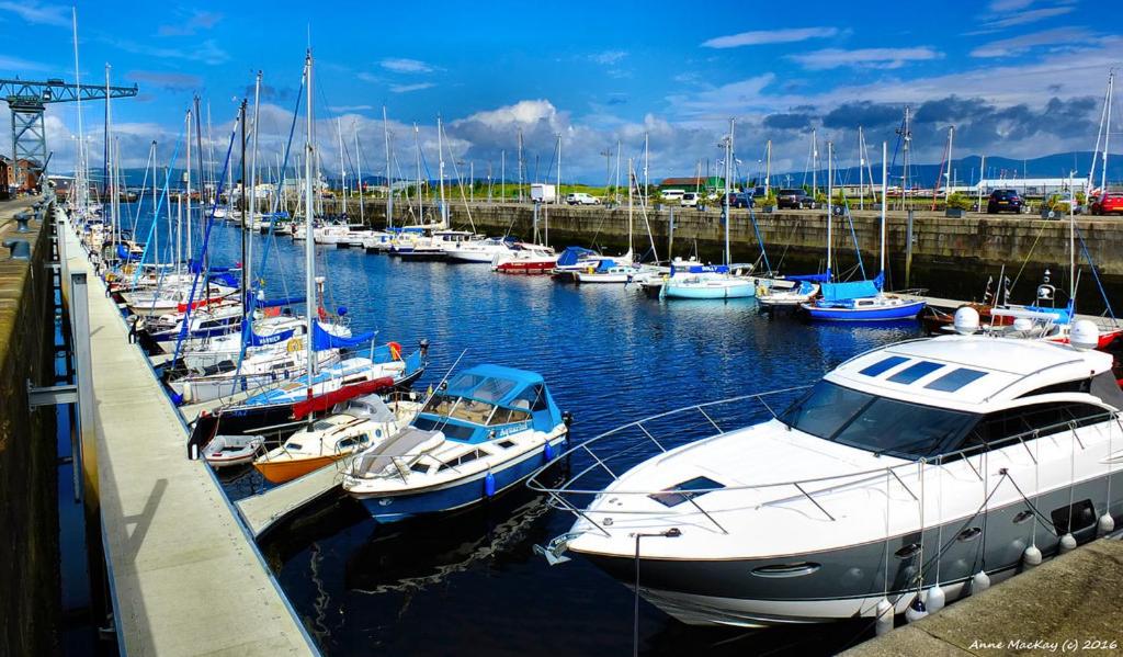RIVER CLYDE VIEWS - PRIVATE & SPACIOUS APARTMENT, photo 3