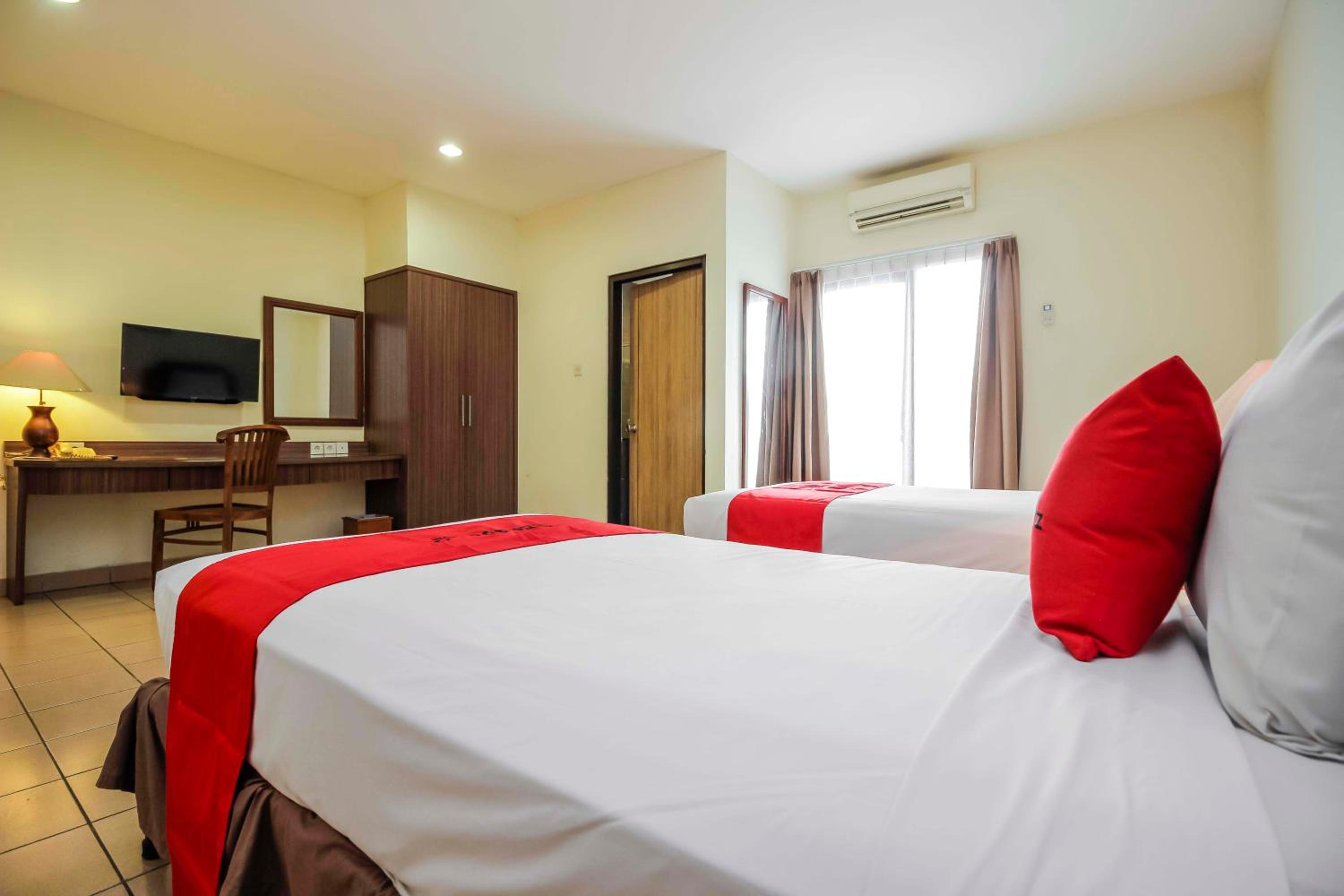 RedDoorz Plus at Pitagiri GBK Senayan
