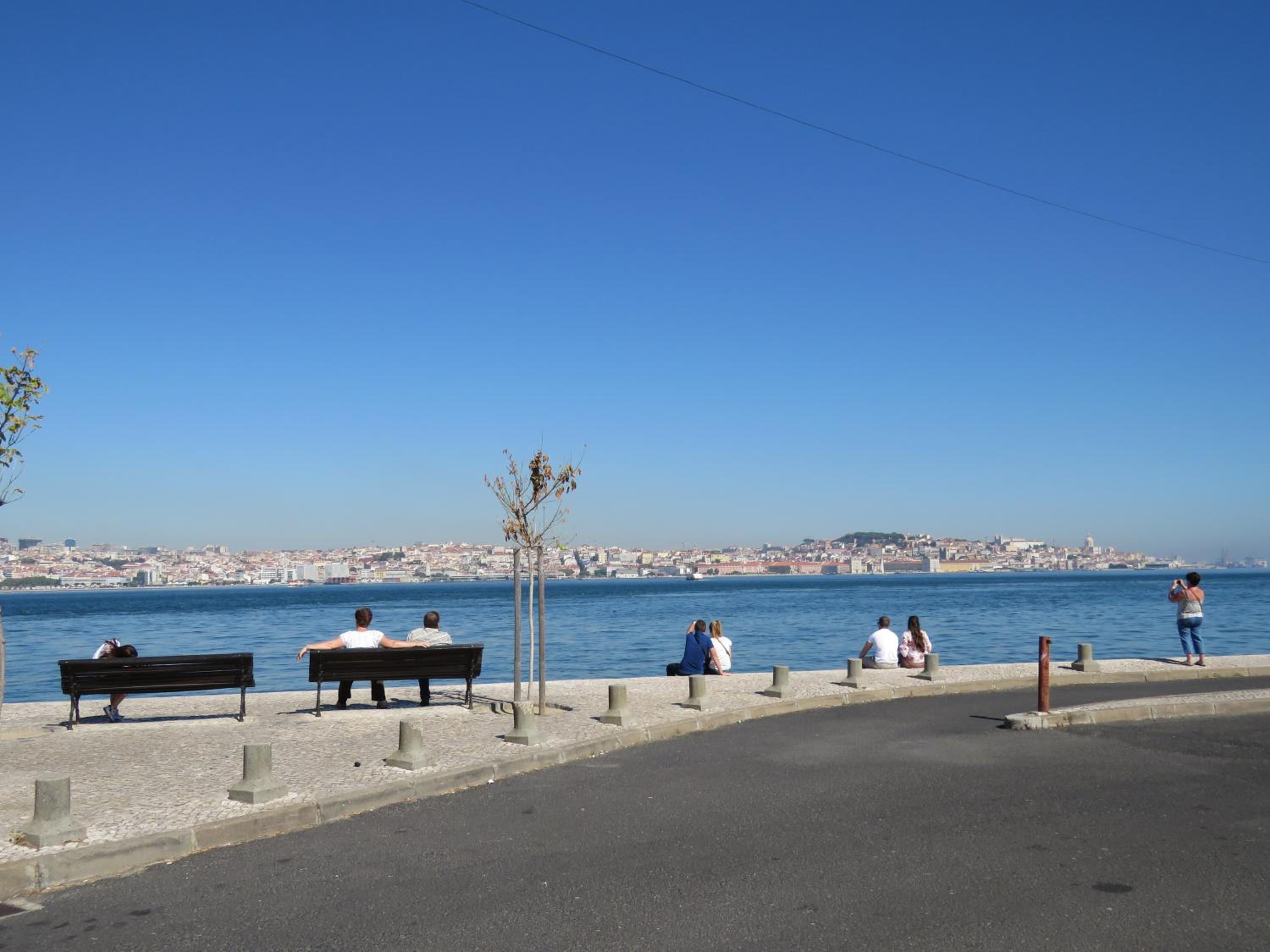 TEJO HOUSE RIVER Lisbon (Cacilhas) view 5
