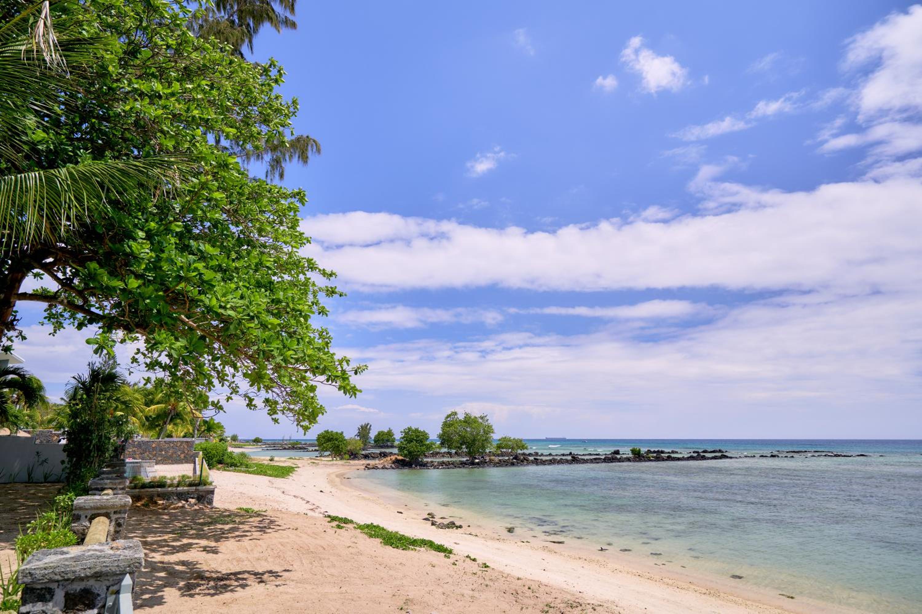 Les Estivales Beachfront Suites & Penthouses by LOV Mauritius view 5