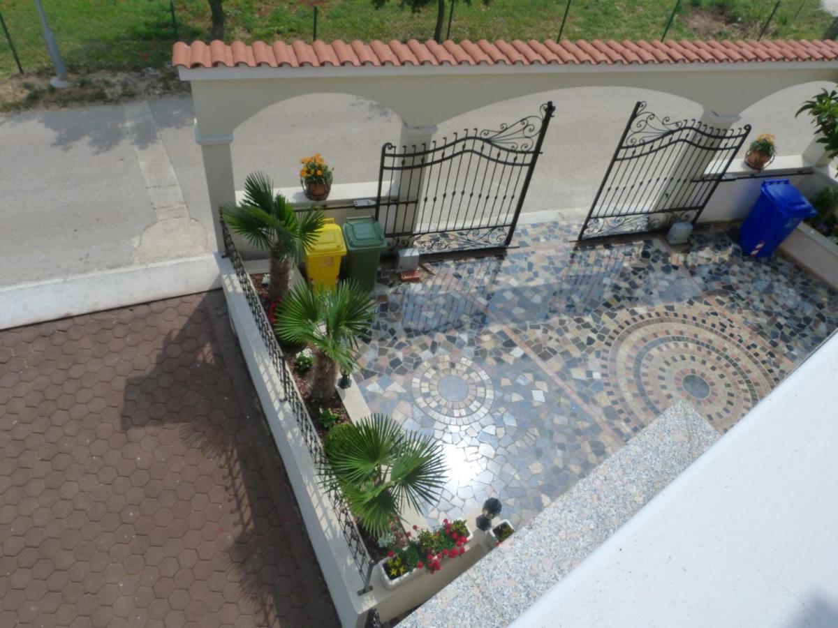 Photo 12