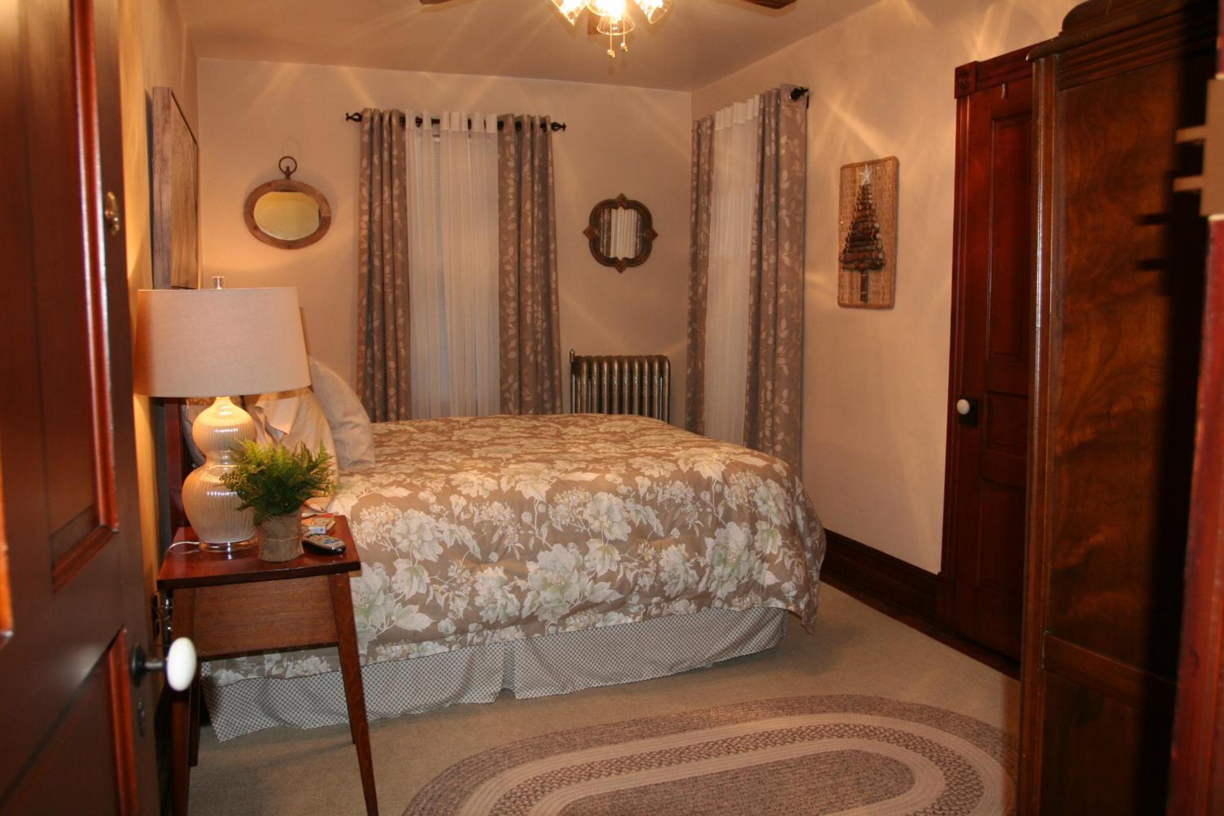 Lizard Creek Inn view 4