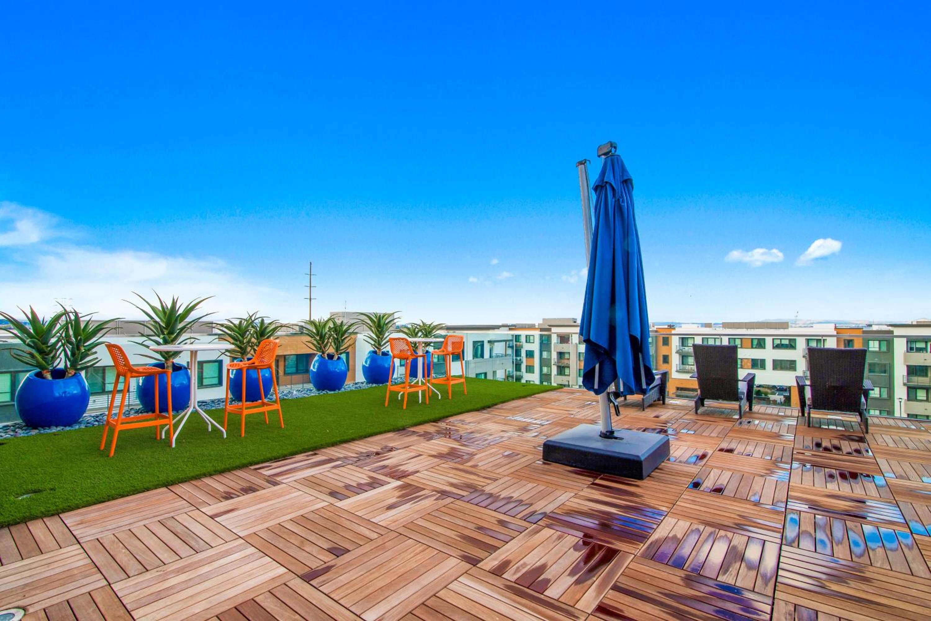 Global Luxury Suites in Menlo Park