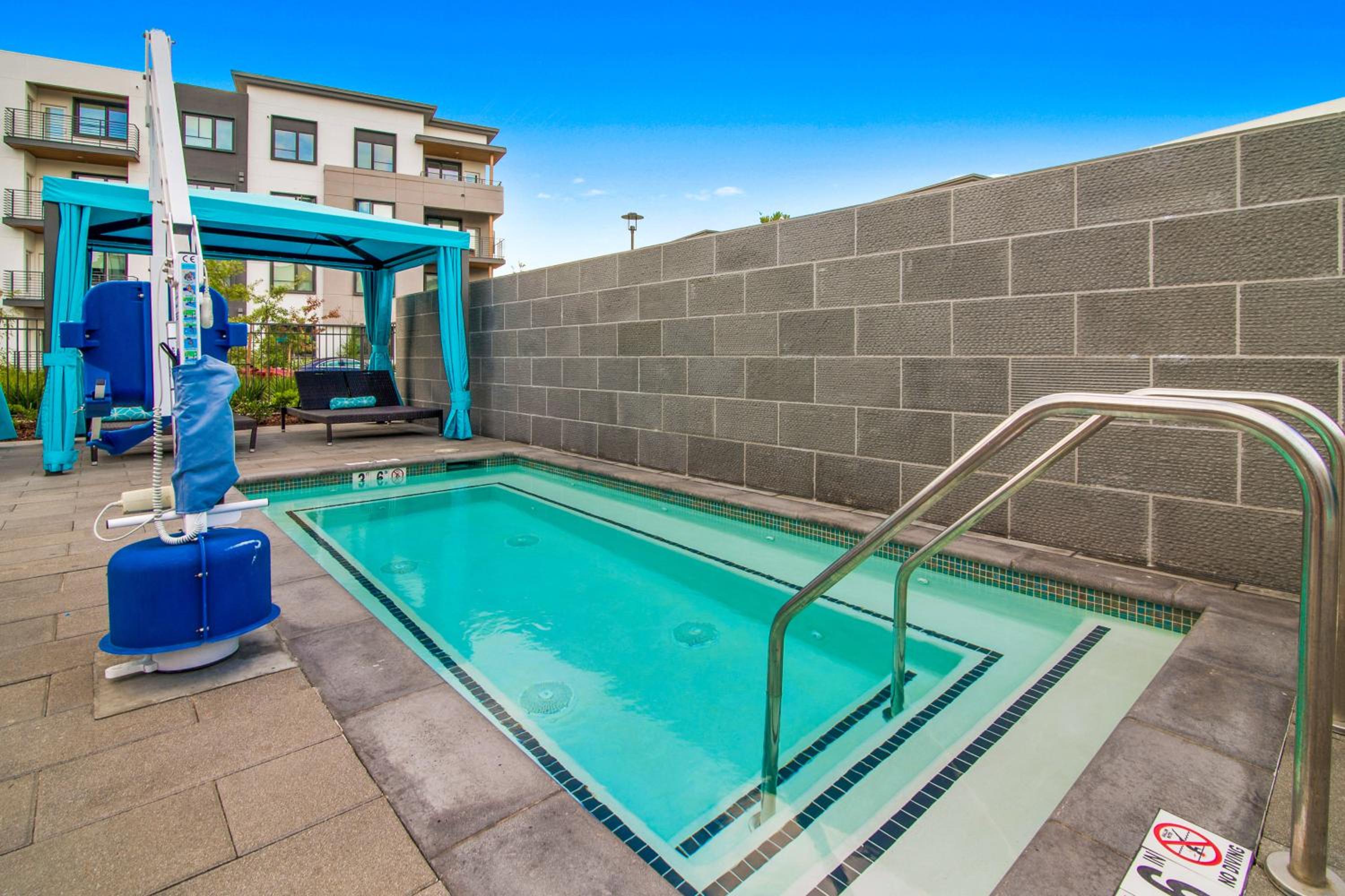 Global Luxury Suites in Menlo Park