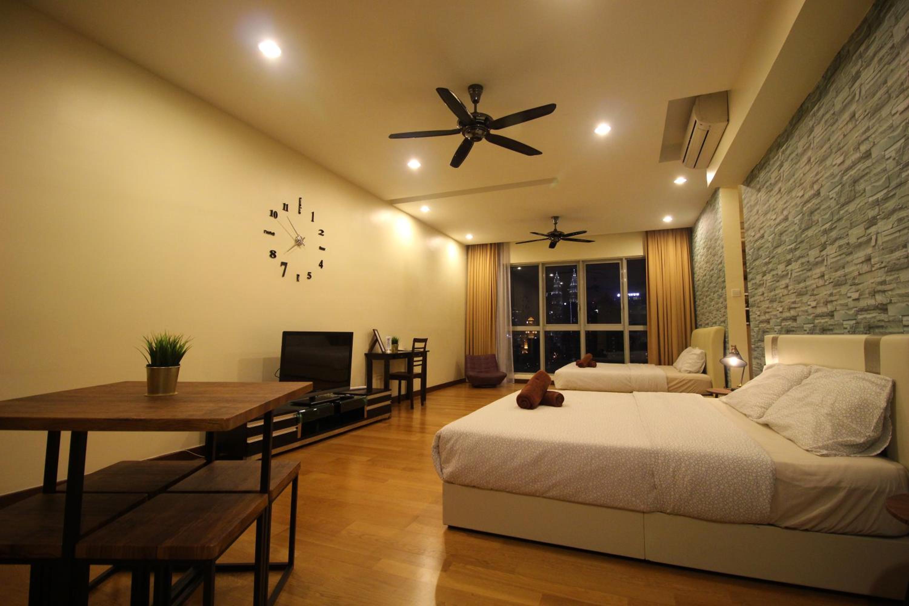 ✦Time & Traveller✦Regalia Suites and Residence✦KLCC view Infinity Pool✦双子塔无边泳池