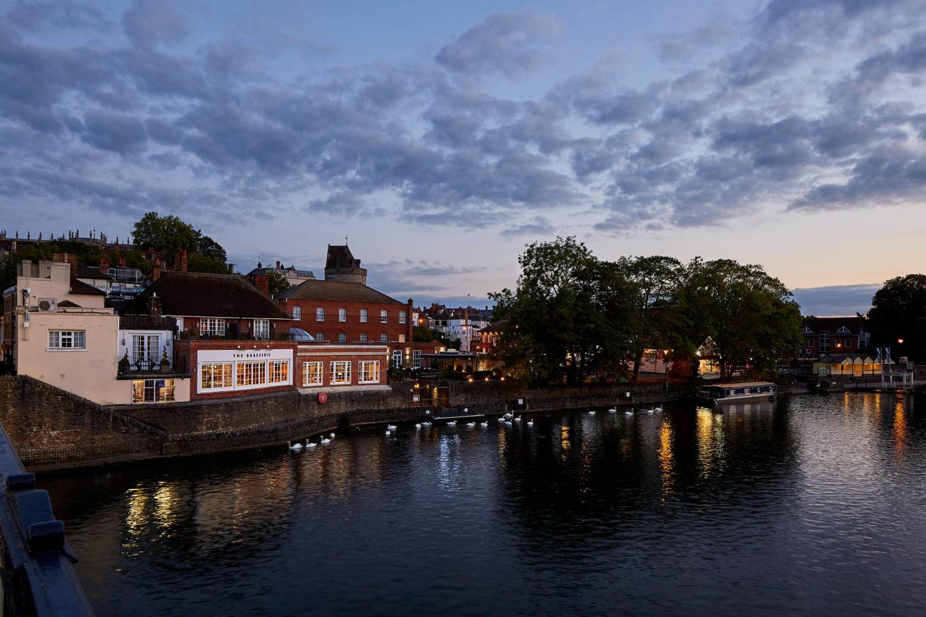 Windsor Vacations - Sir Christopher Wren Hotel - Property Image 3