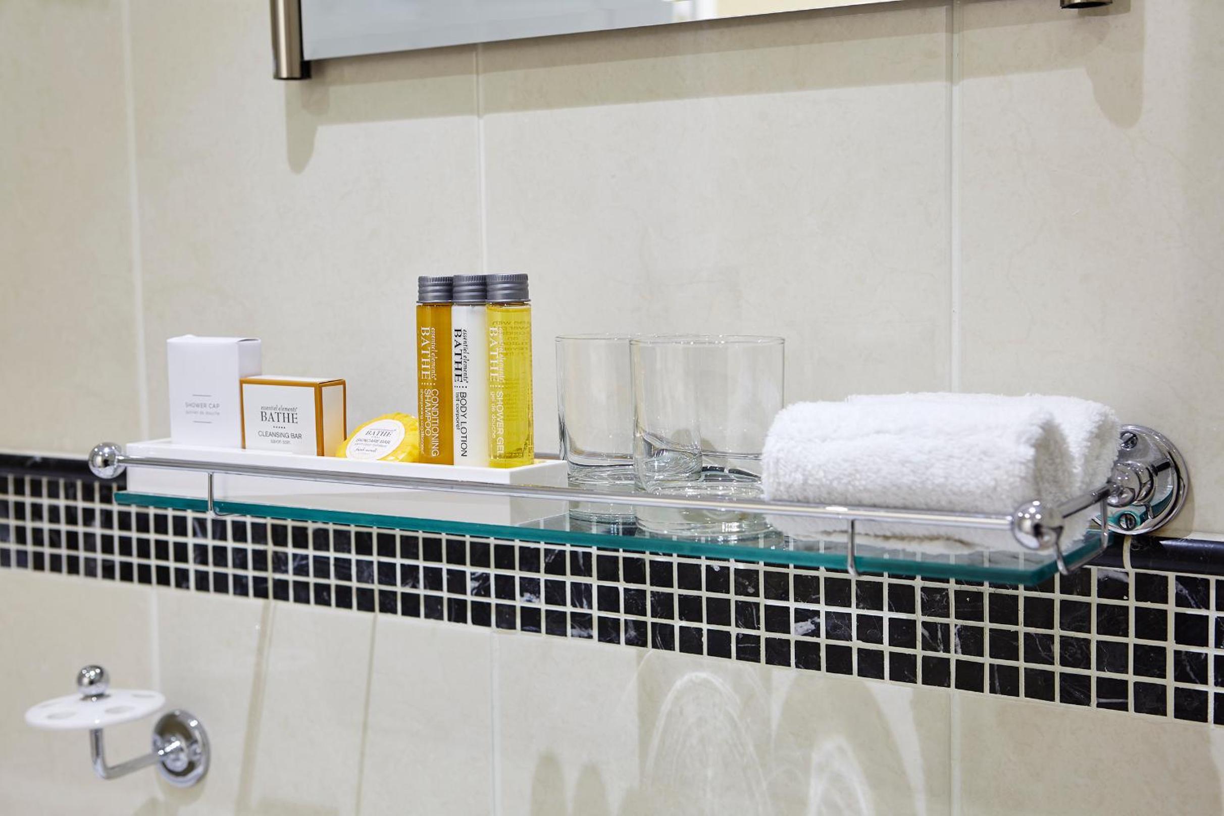 Windsor Vacations - Sir Christopher Wren Hotel - Property Image 7