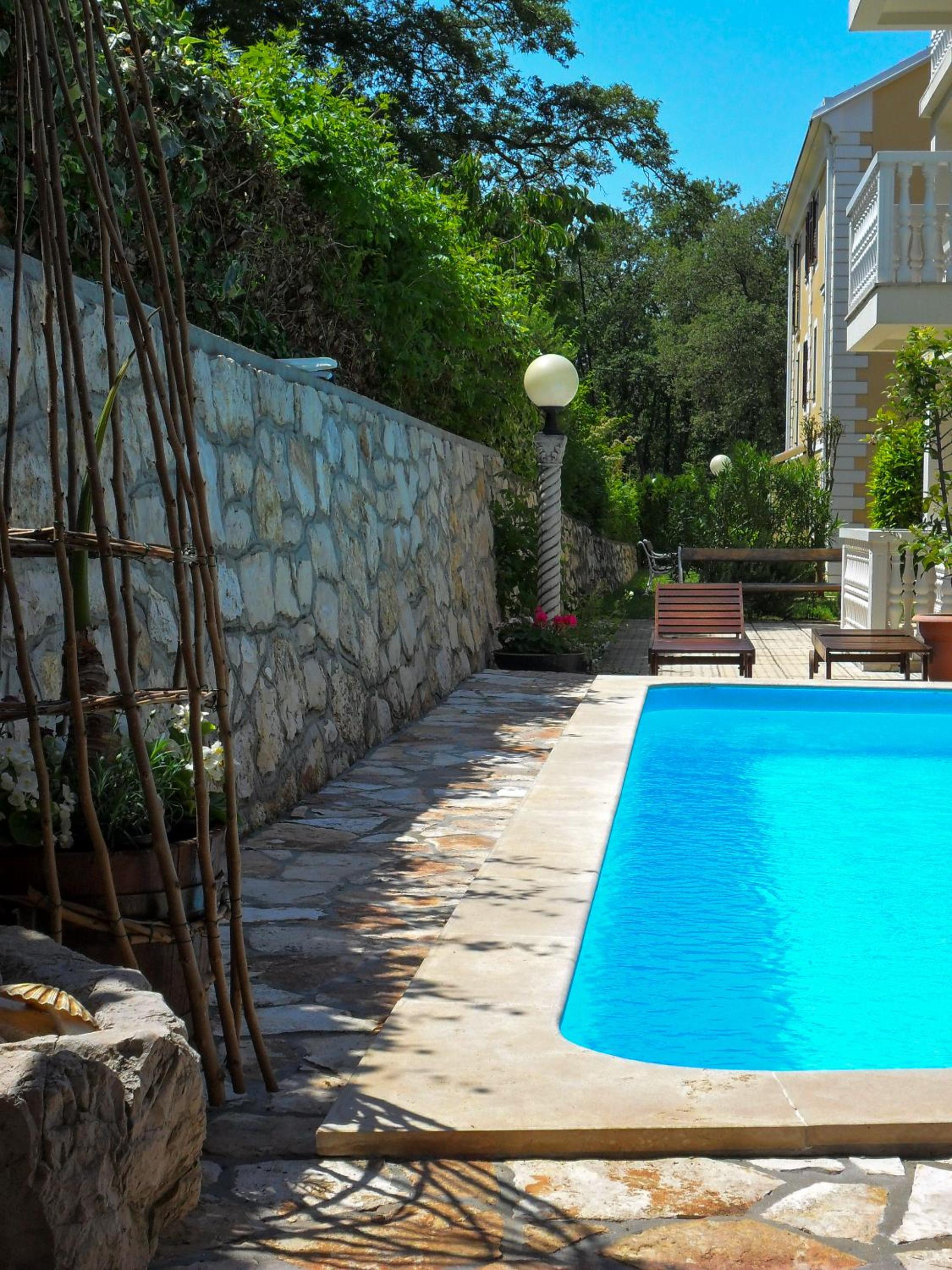 Apartments and Rooms Degra