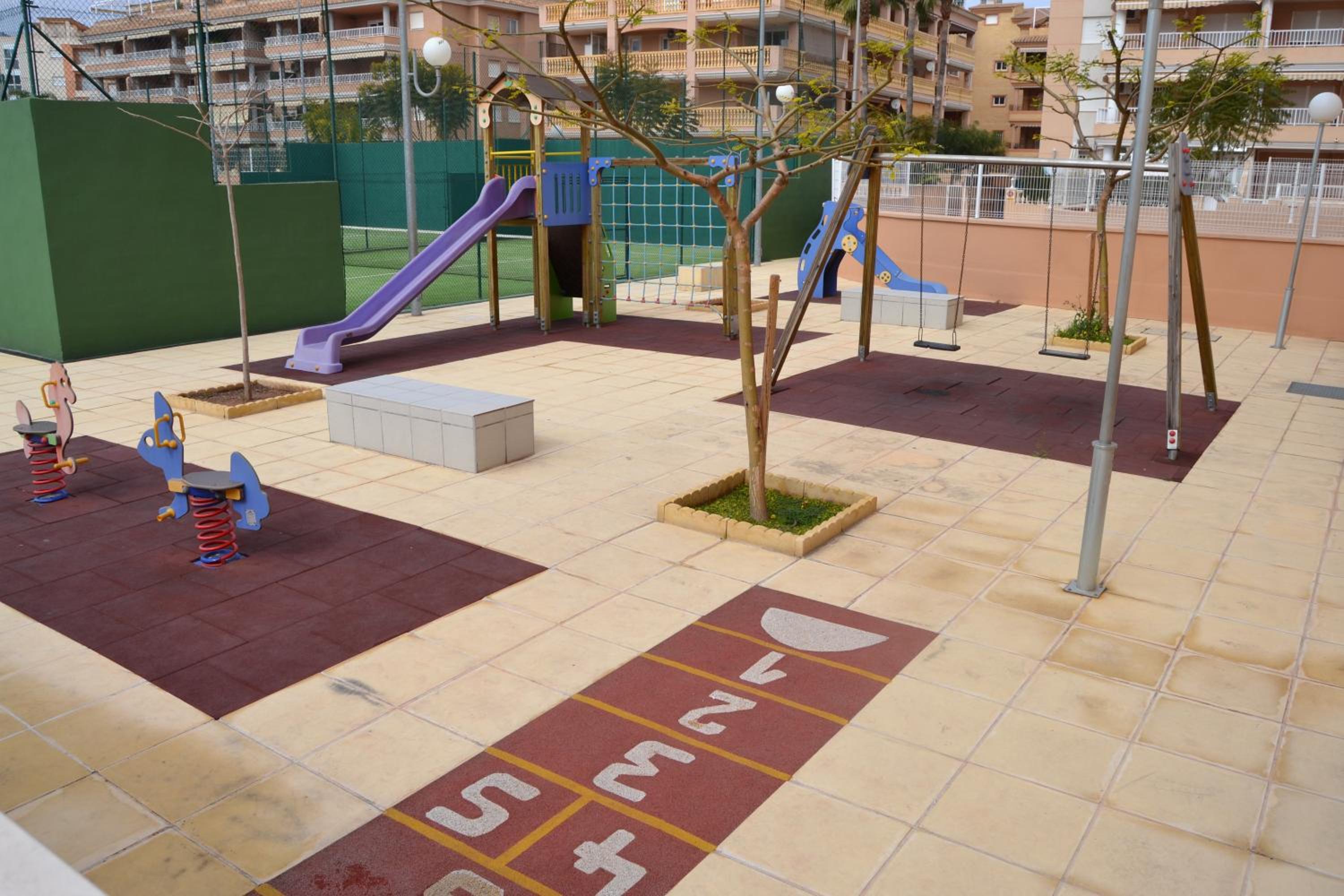 Apartamento Nuevo con Gran Terraza y Wifi en Canet view 3
