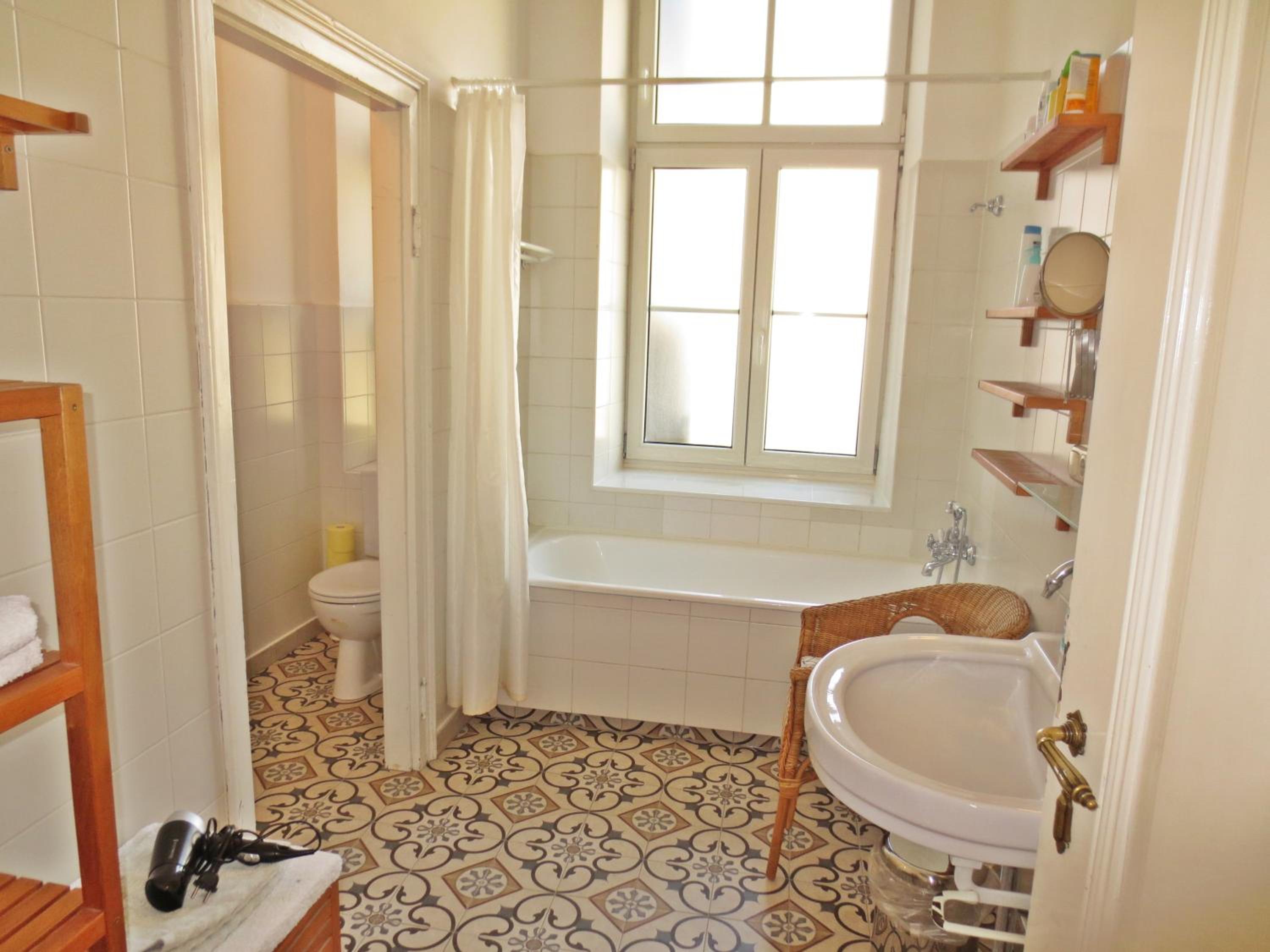 WOLKE, Apartment mit Balkon am Fluss, Zentrum, Parkplatz
