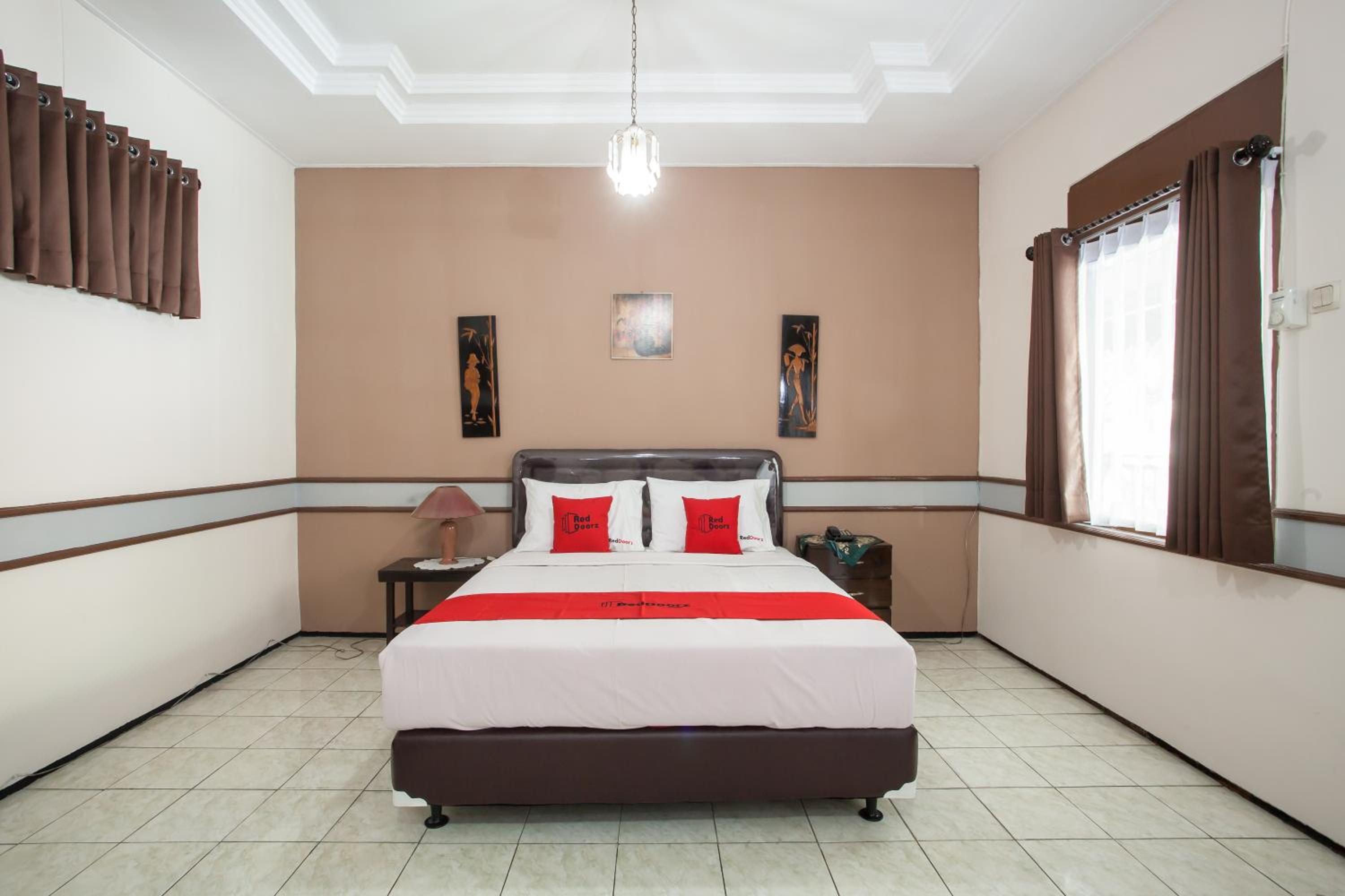 RedDoorz near Balai Kota Malang view 5