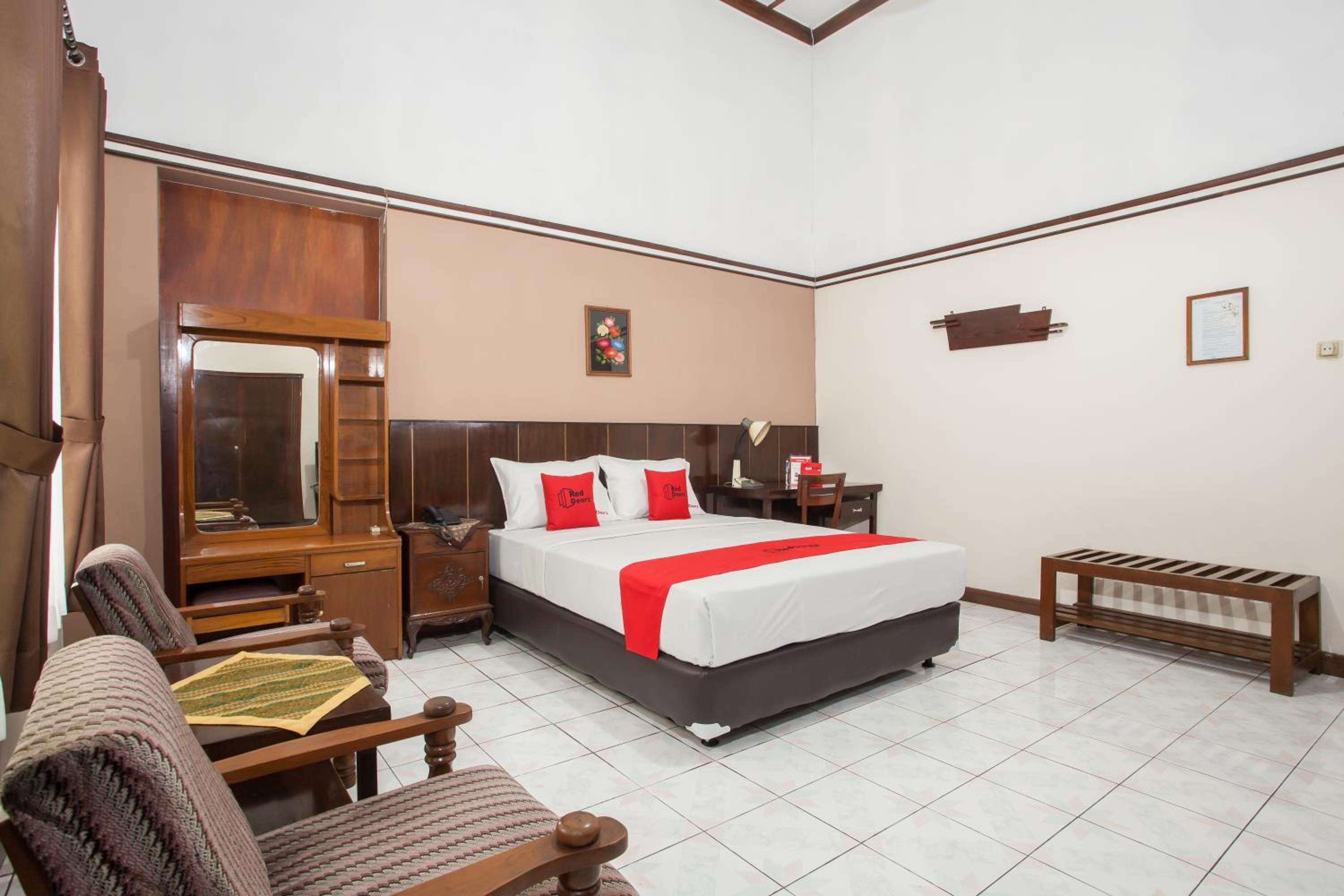 RedDoorz near Balai Kota Malang view 4