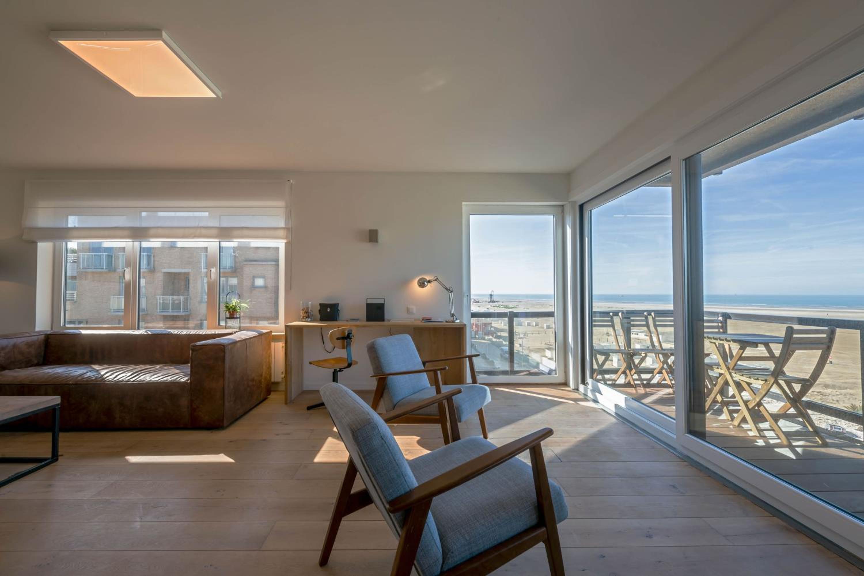 Modern & Large appt (8p.) ocean view & terrace