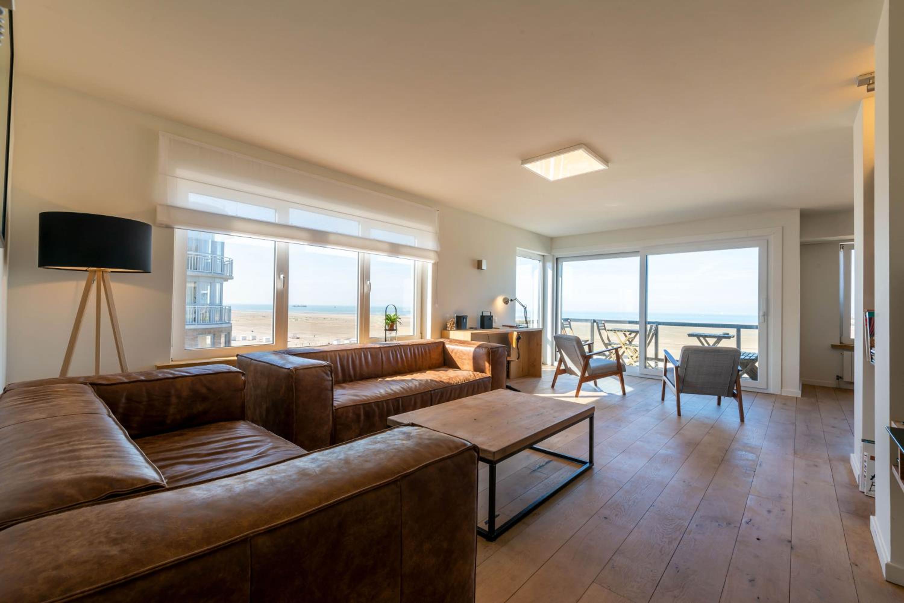 Modern & Large appt (8p.) ocean view & terrace