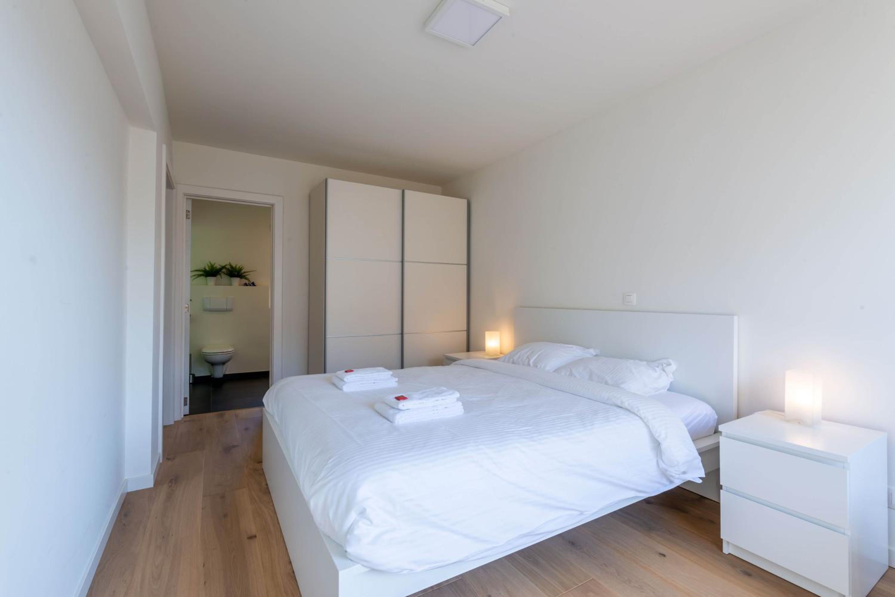 Modern & Large appt (8p.) ocean view & terrace