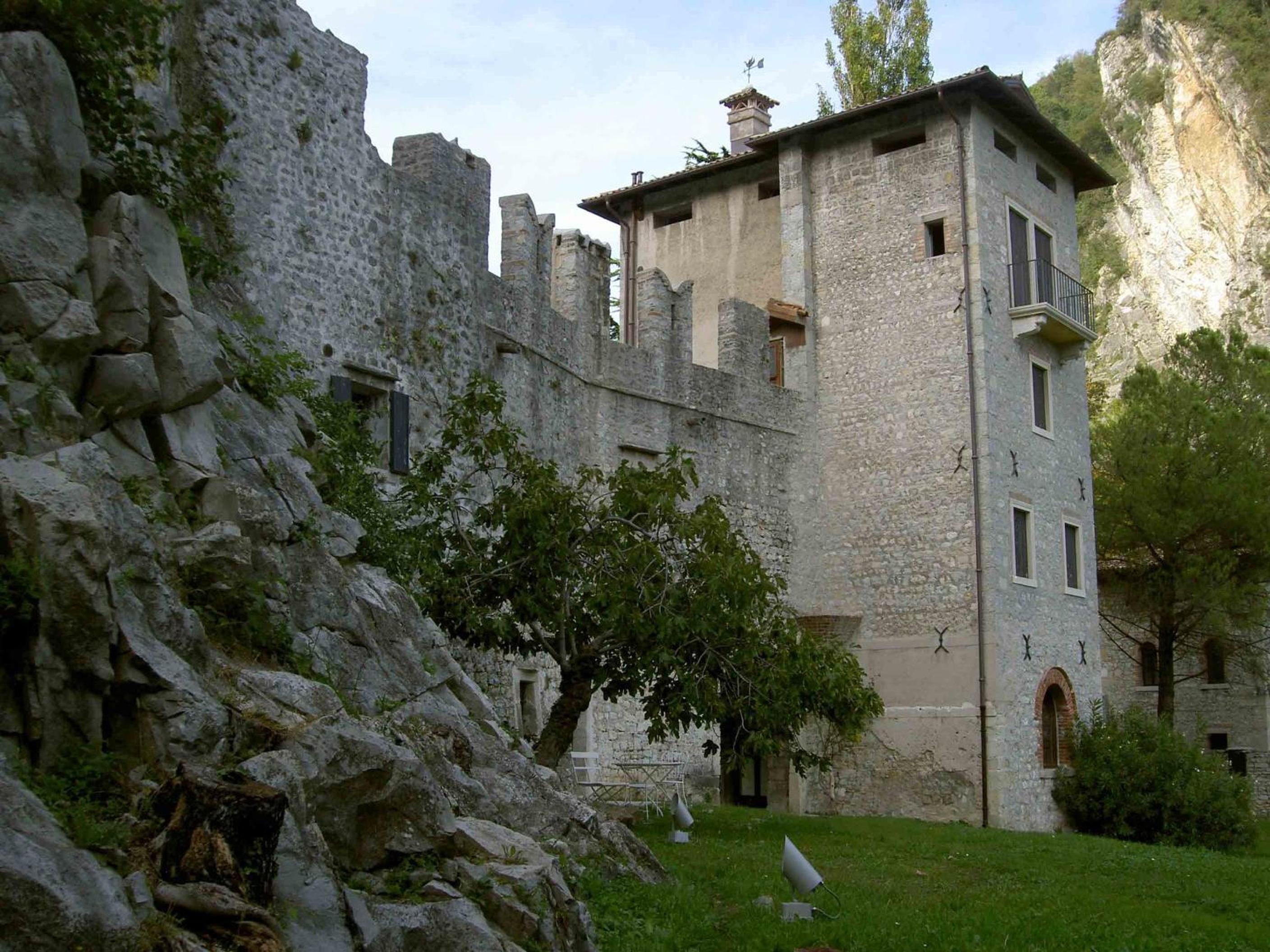 Castrum di Serravalle