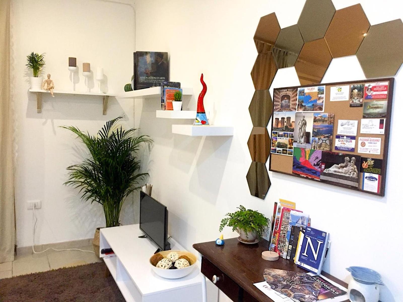 Lorenzo's Art Studio - SpaccaNapoli 2 minuti