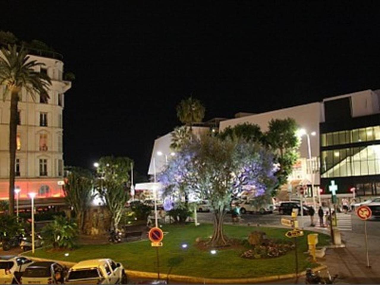 1 bedroom in front of the Palais! photo 2