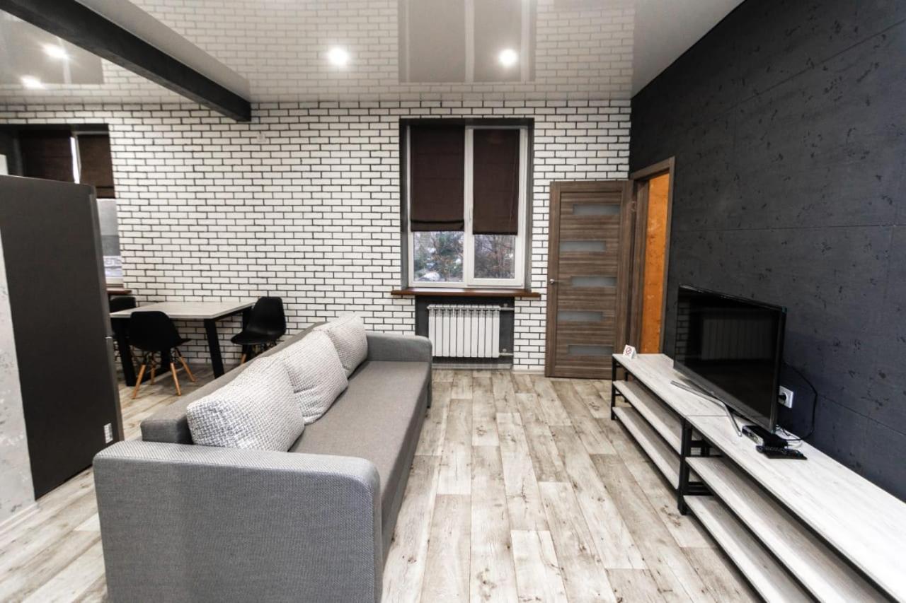 Loft Apartment on Svobody view 4