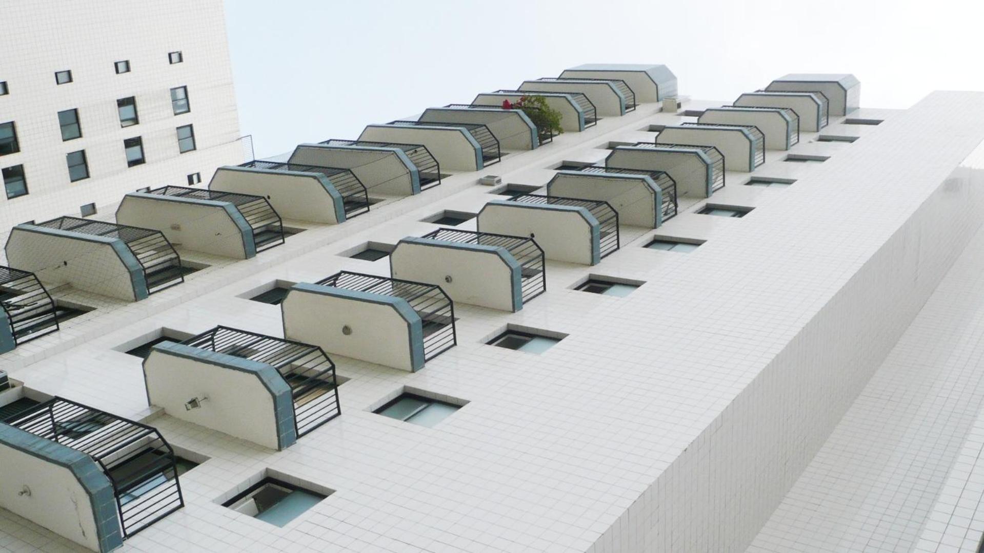 AP - 1 Dorm - Ar - Piscina - Churrasqueira - Academia - 350 metros Praia