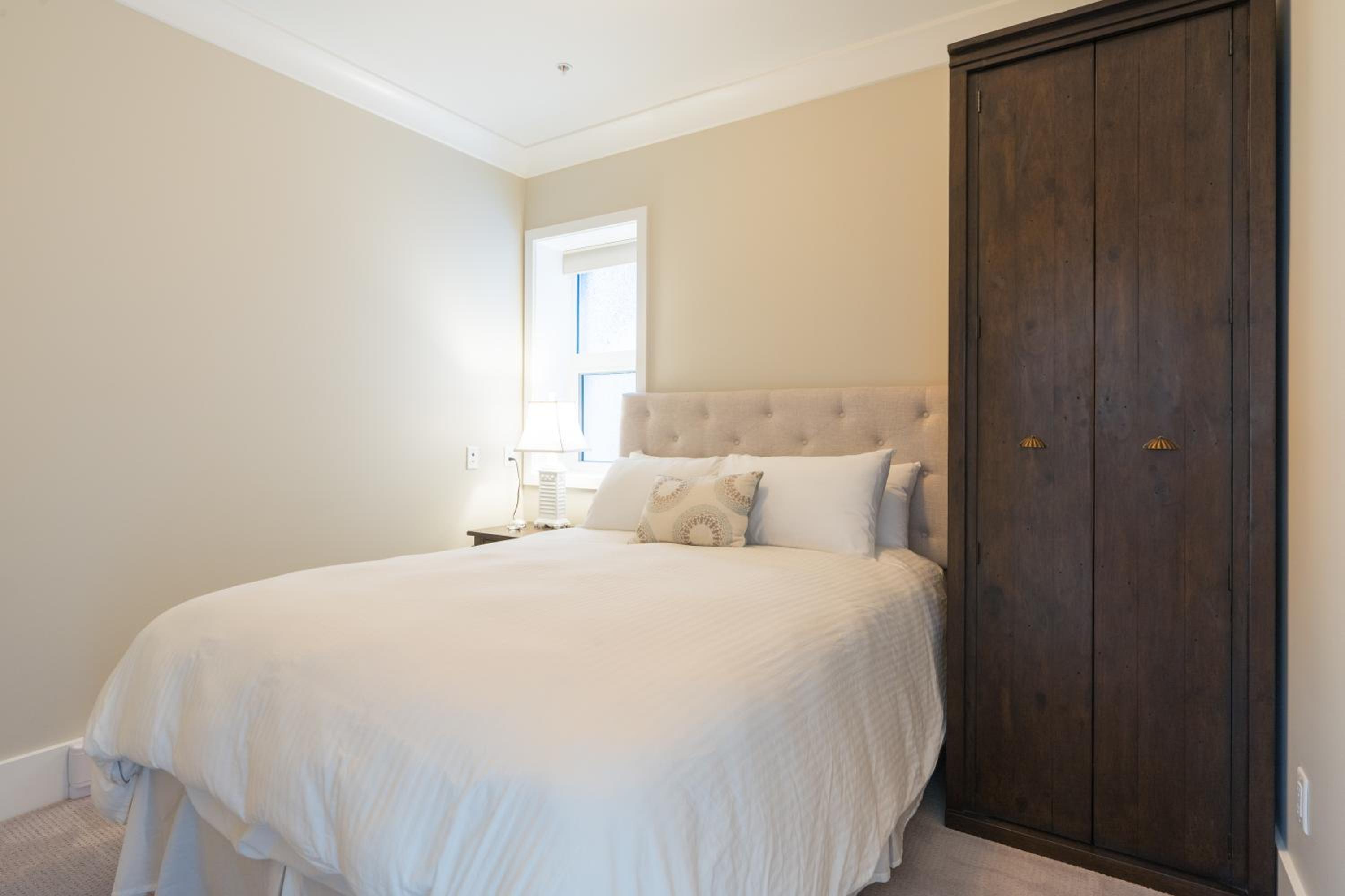 SookePoint Ocean Cottage Resort