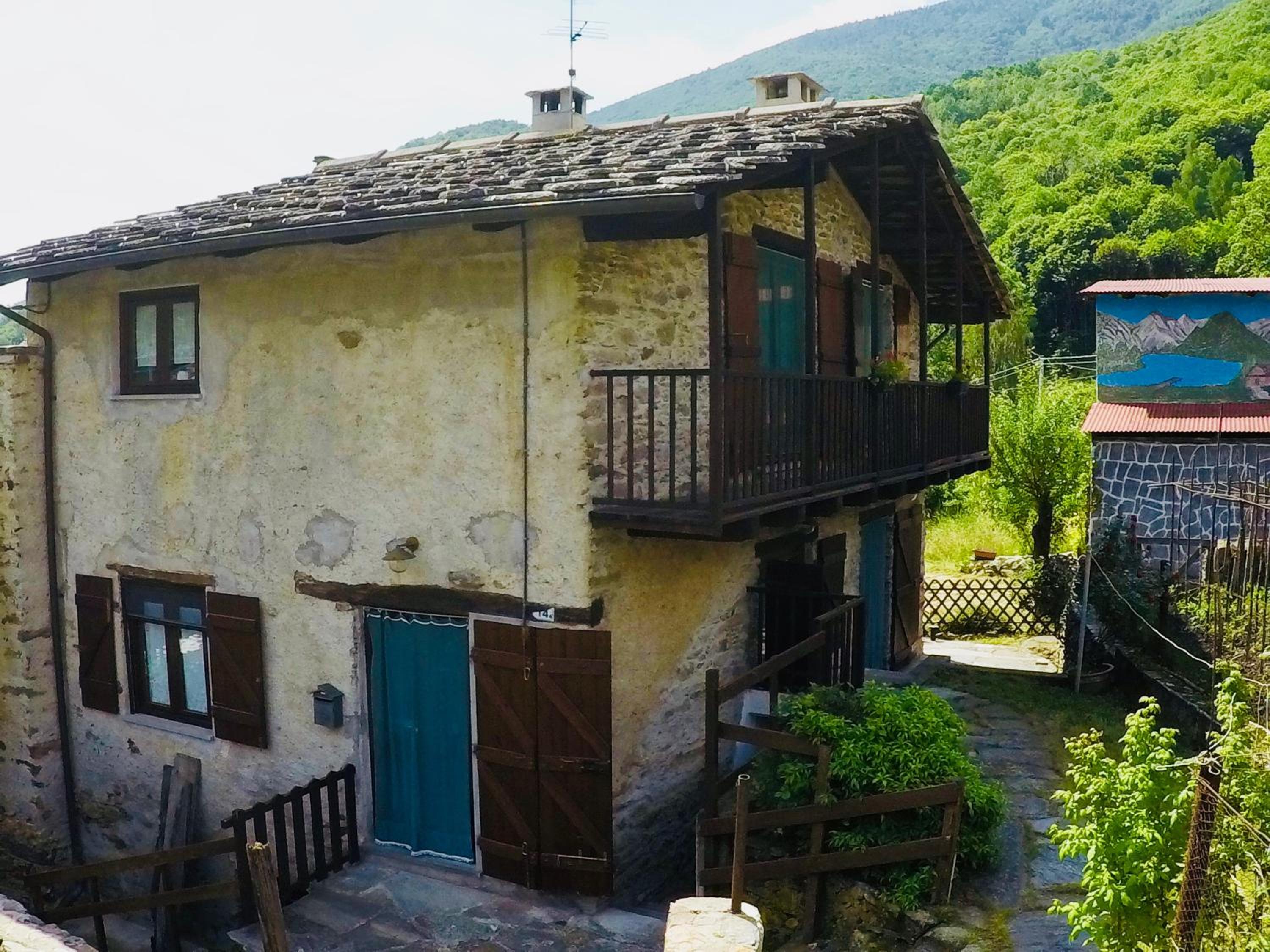 ViviMontagna Katherina view 3