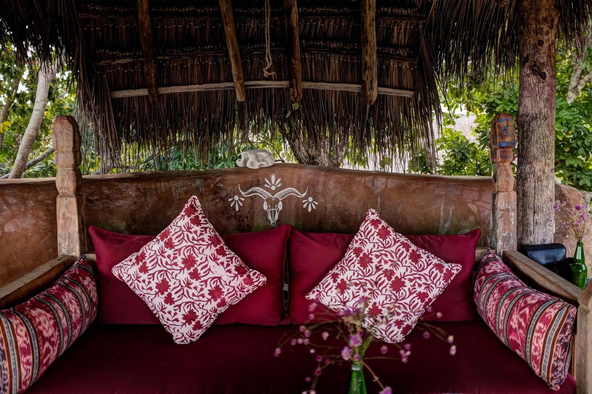 Utopia Rote Lodge