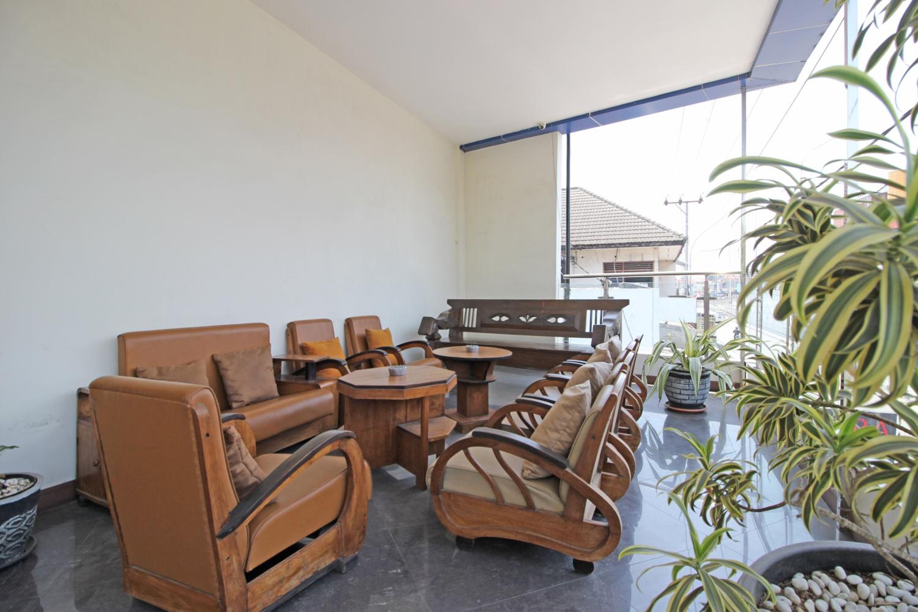 RedDoorz near UNS Solo view 5