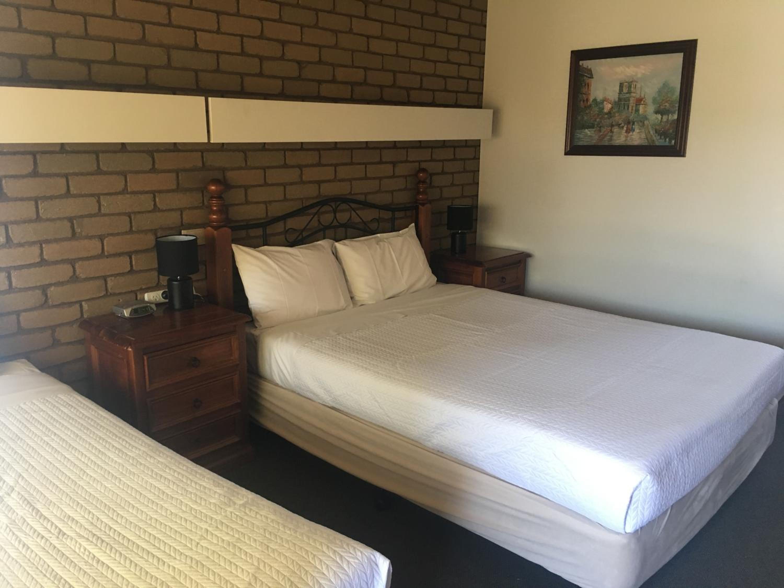 SHEPPARTON MOTOR INN Tudor House Motel