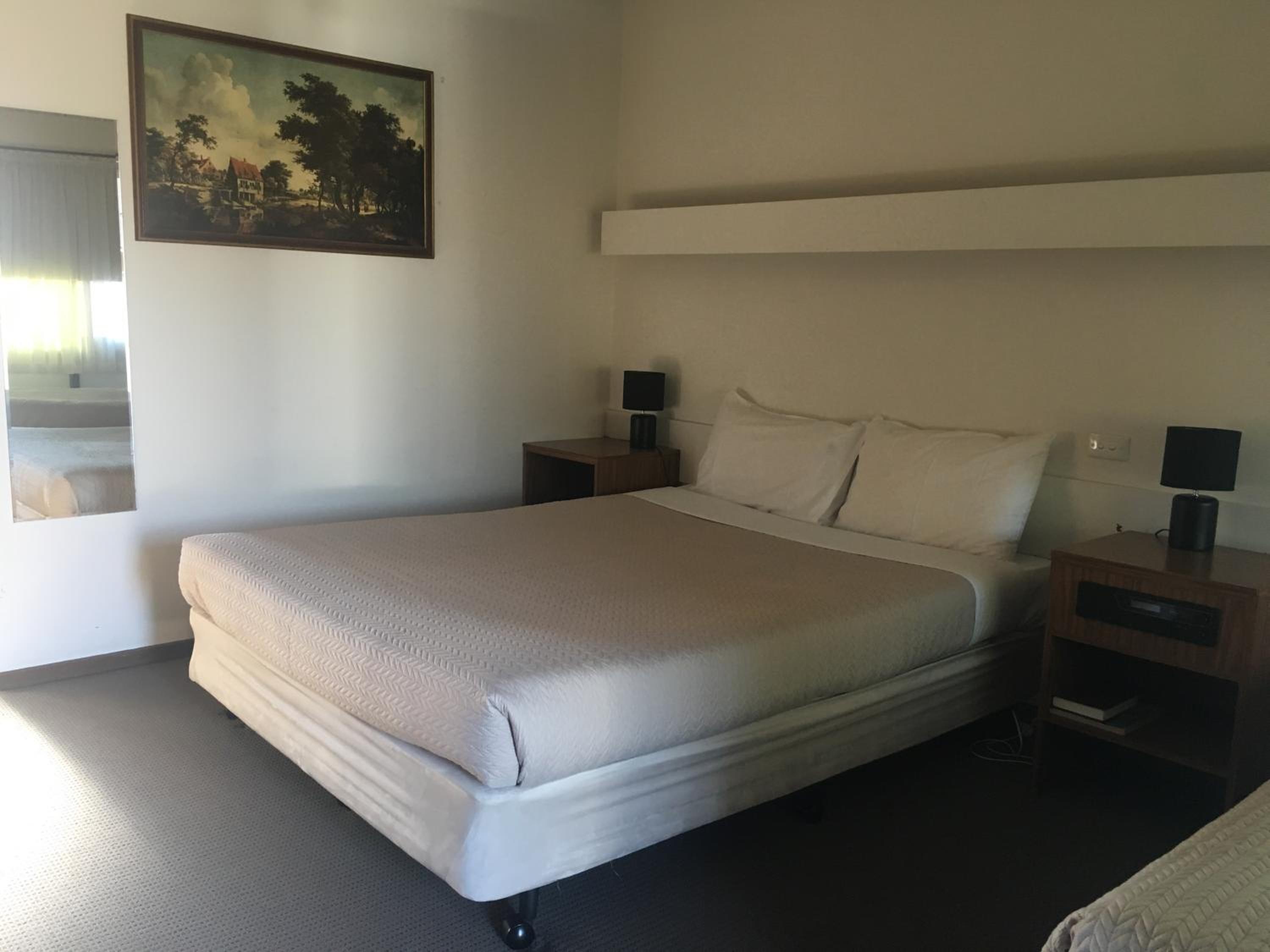 SHEPPARTON MOTOR INN Tudor House Motel