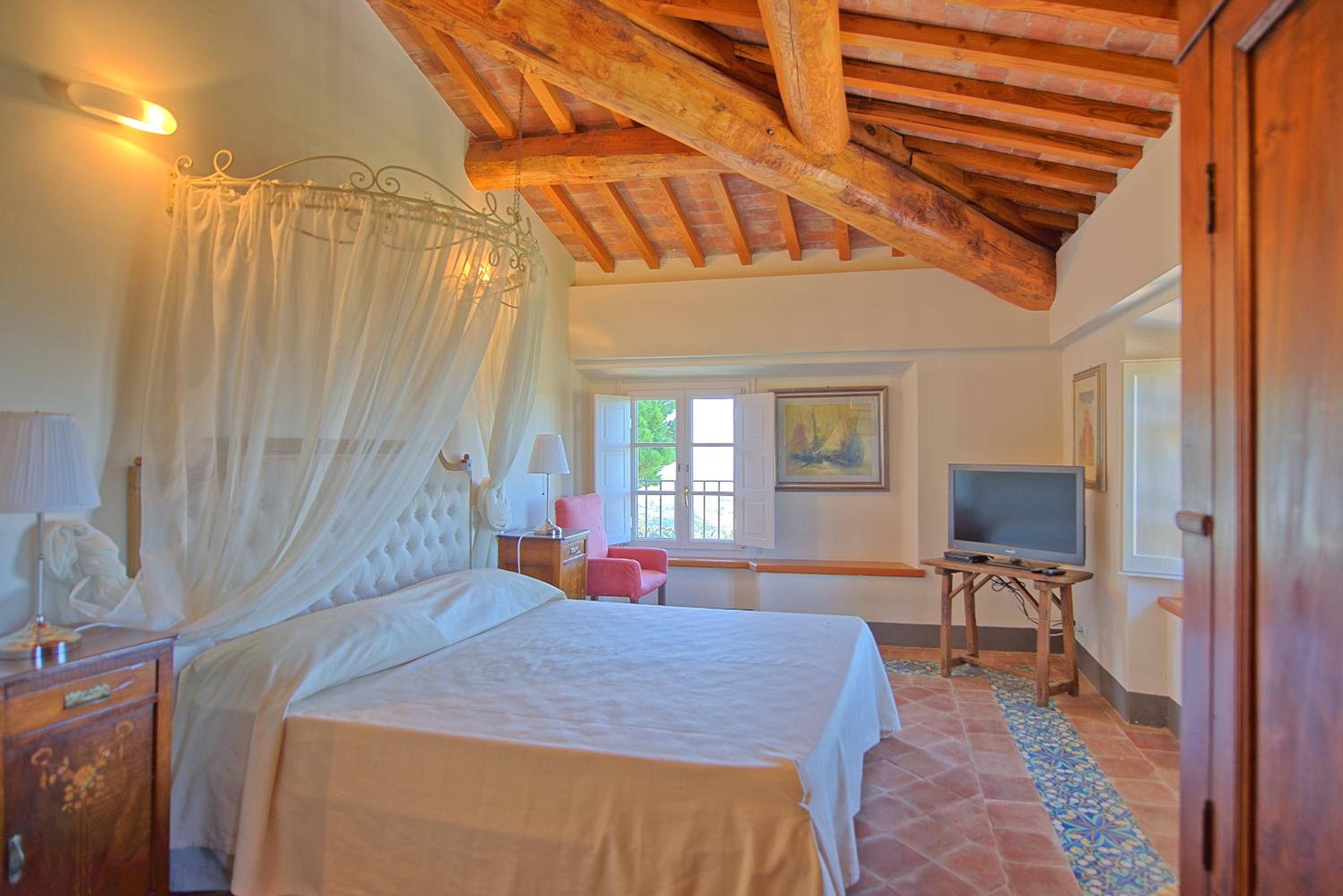 Villa Camaiore by PosarelliVillas