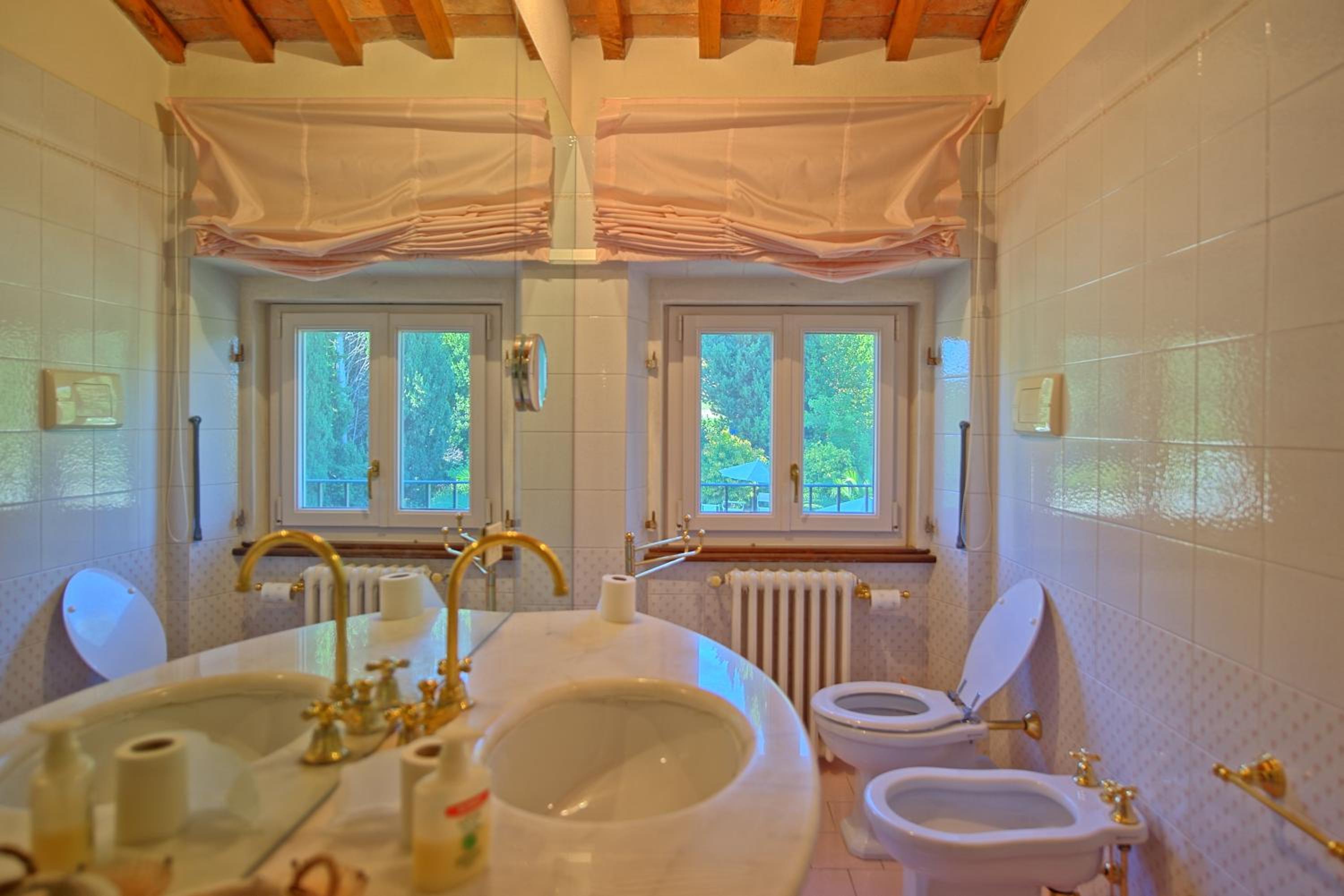 Villa Camaiore by PosarelliVillas