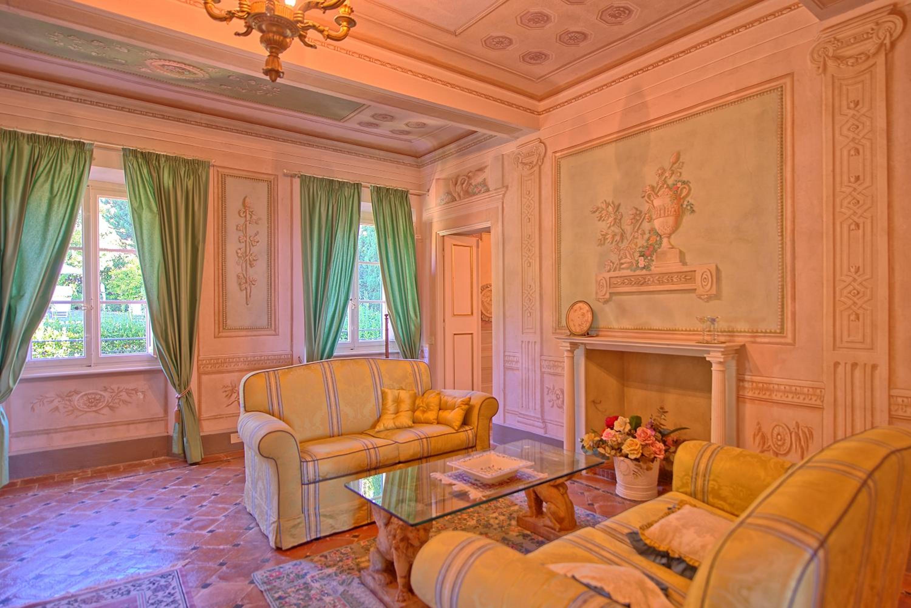 Villa Camaiore by PosarelliVillas