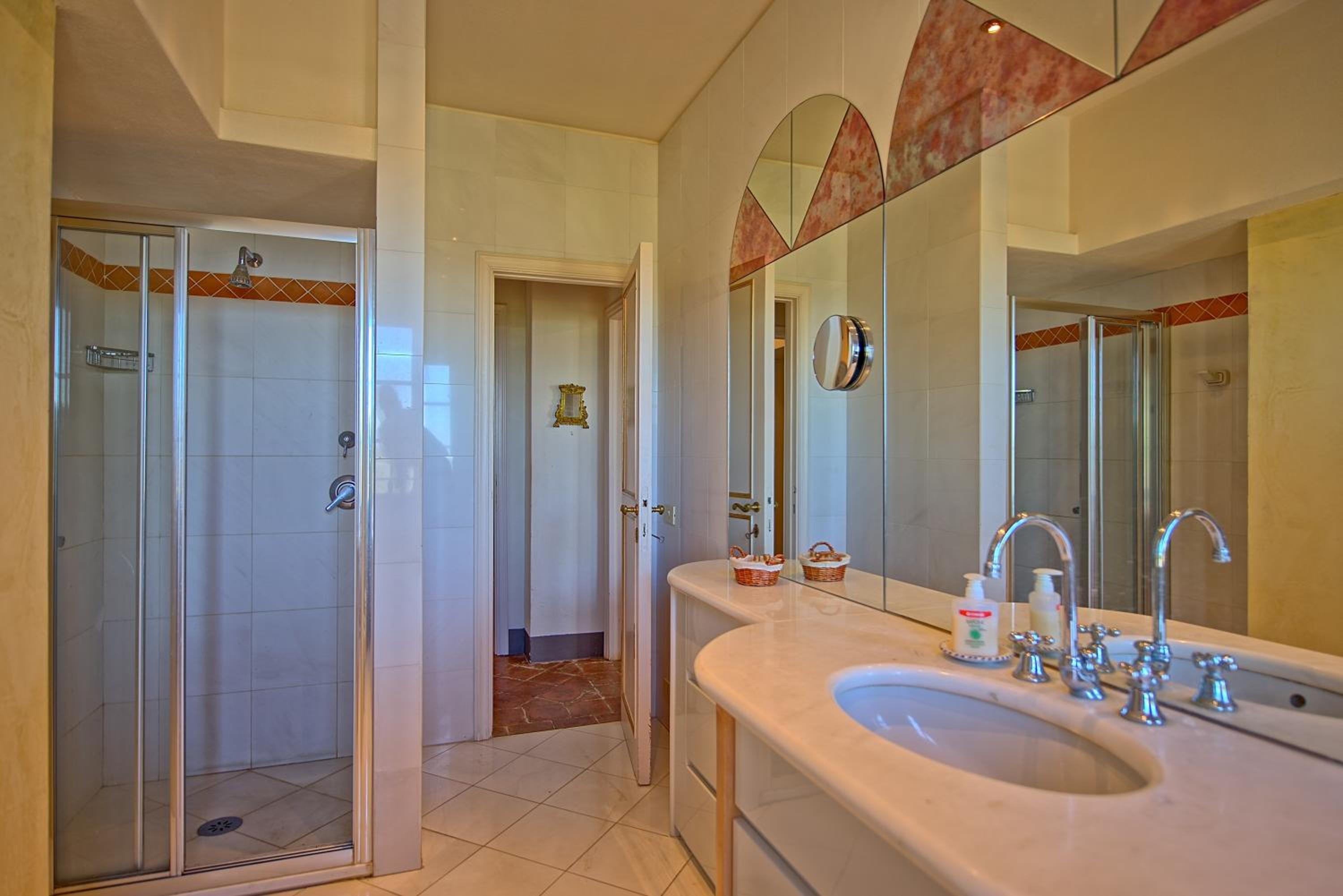 Villa Camaiore by PosarelliVillas