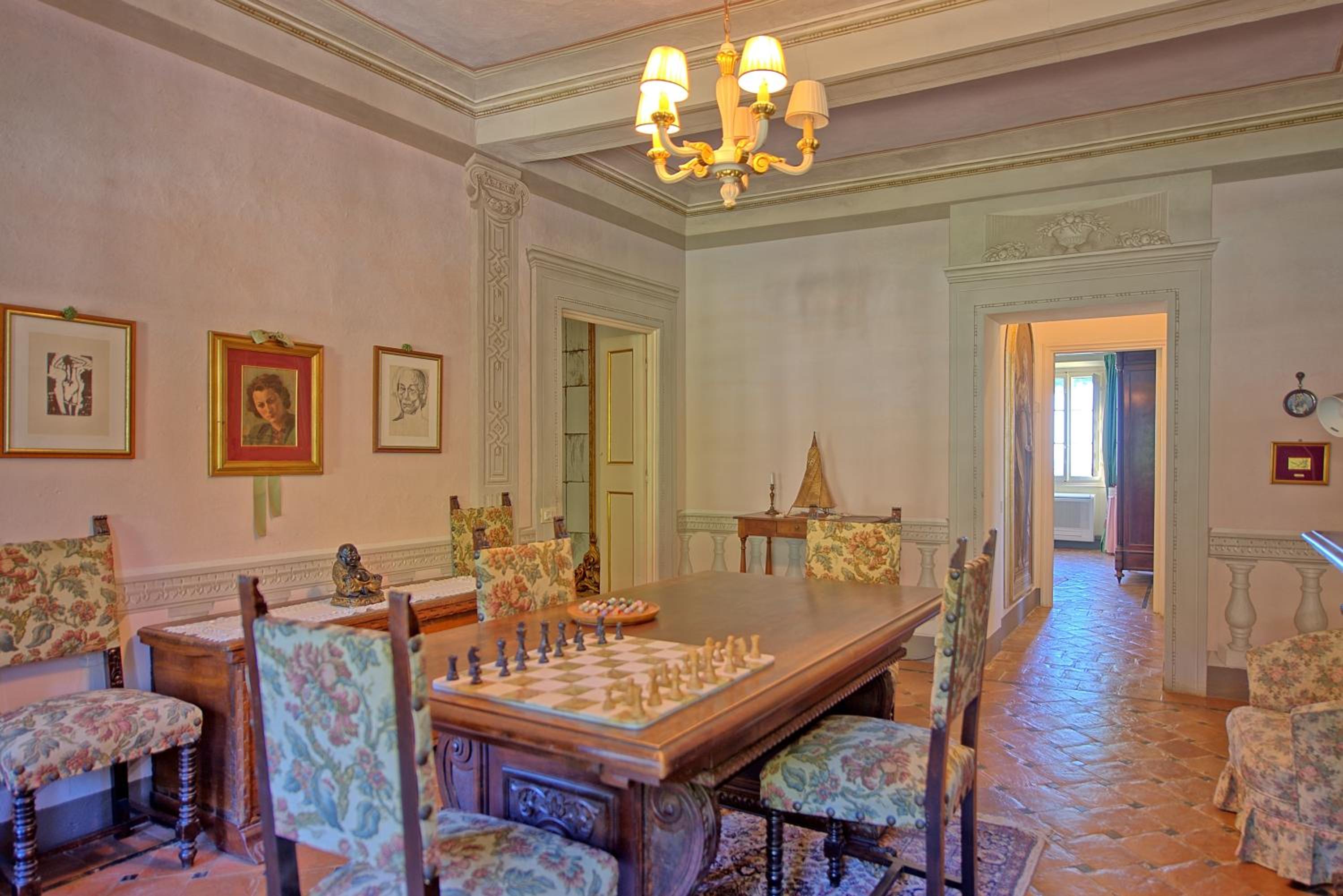 Villa Camaiore by PosarelliVillas