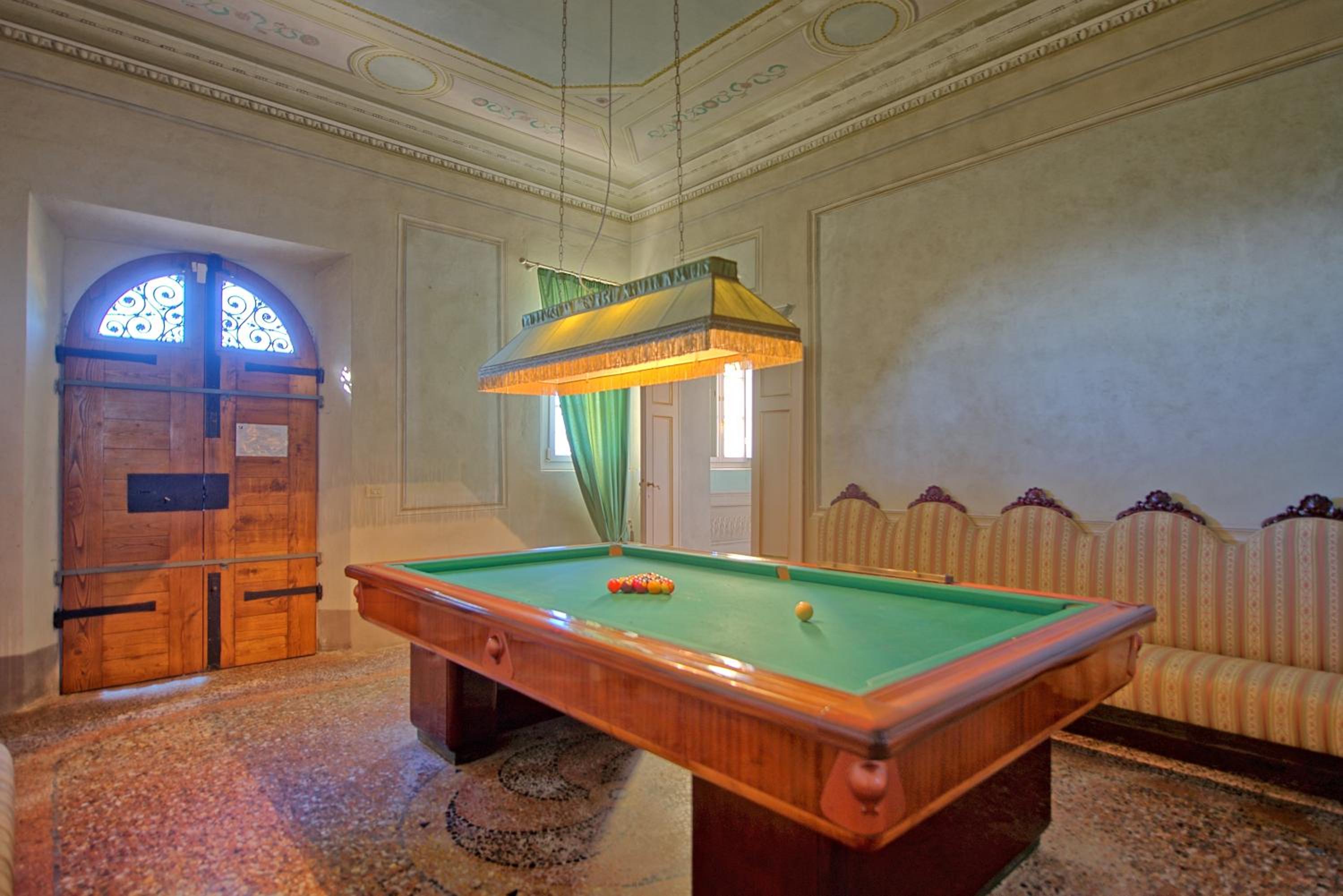 Villa Camaiore by PosarelliVillas