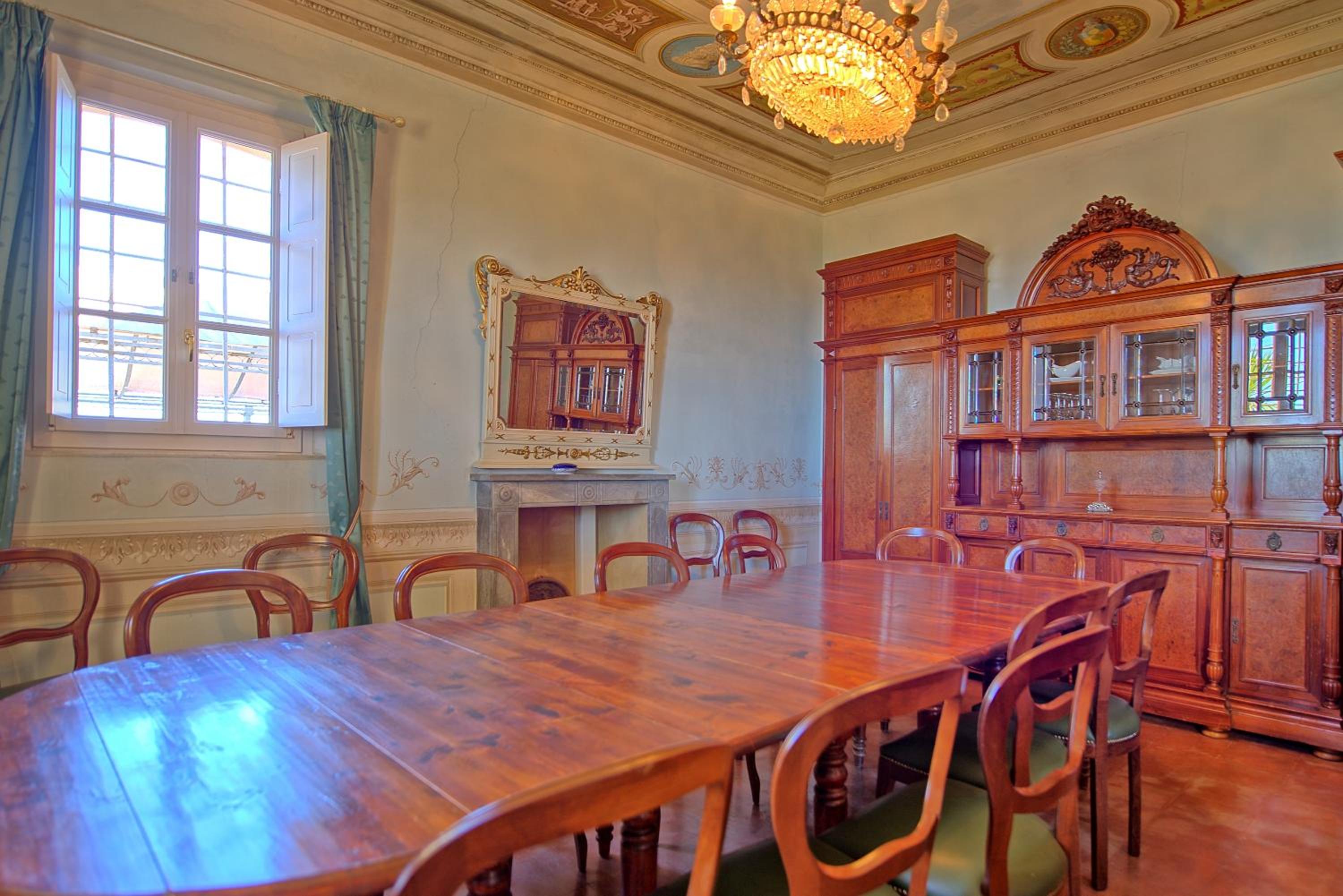 Villa Camaiore by PosarelliVillas
