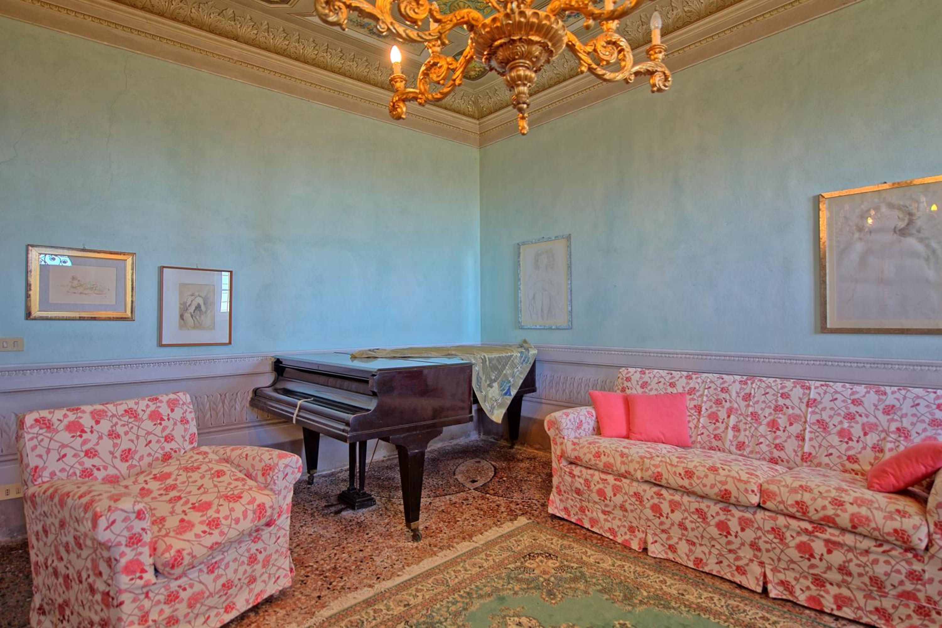 Villa Camaiore by PosarelliVillas