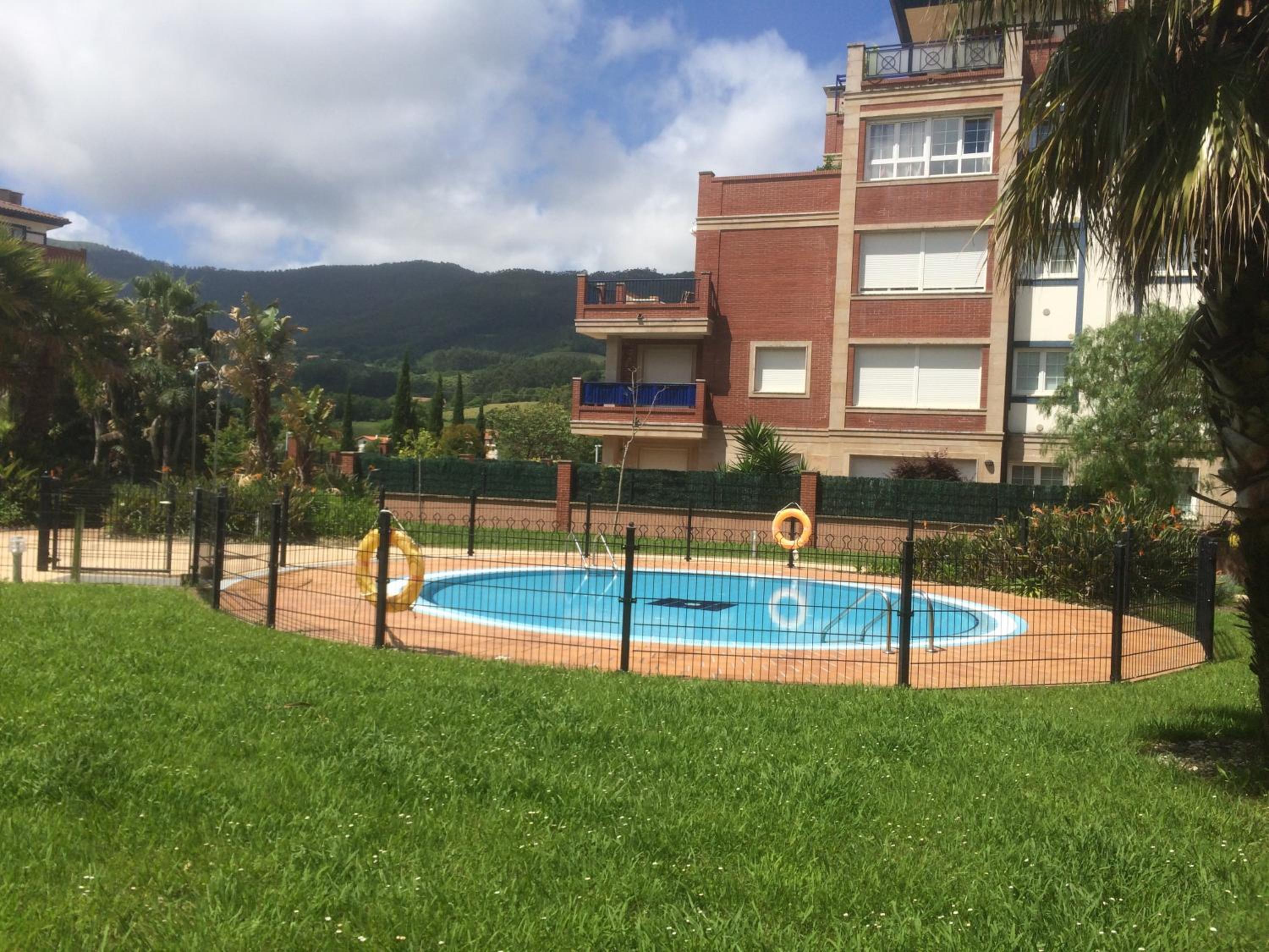 APARTAMENTO CON TERRAZA Y JARDÍN EN BAKIO photo 5