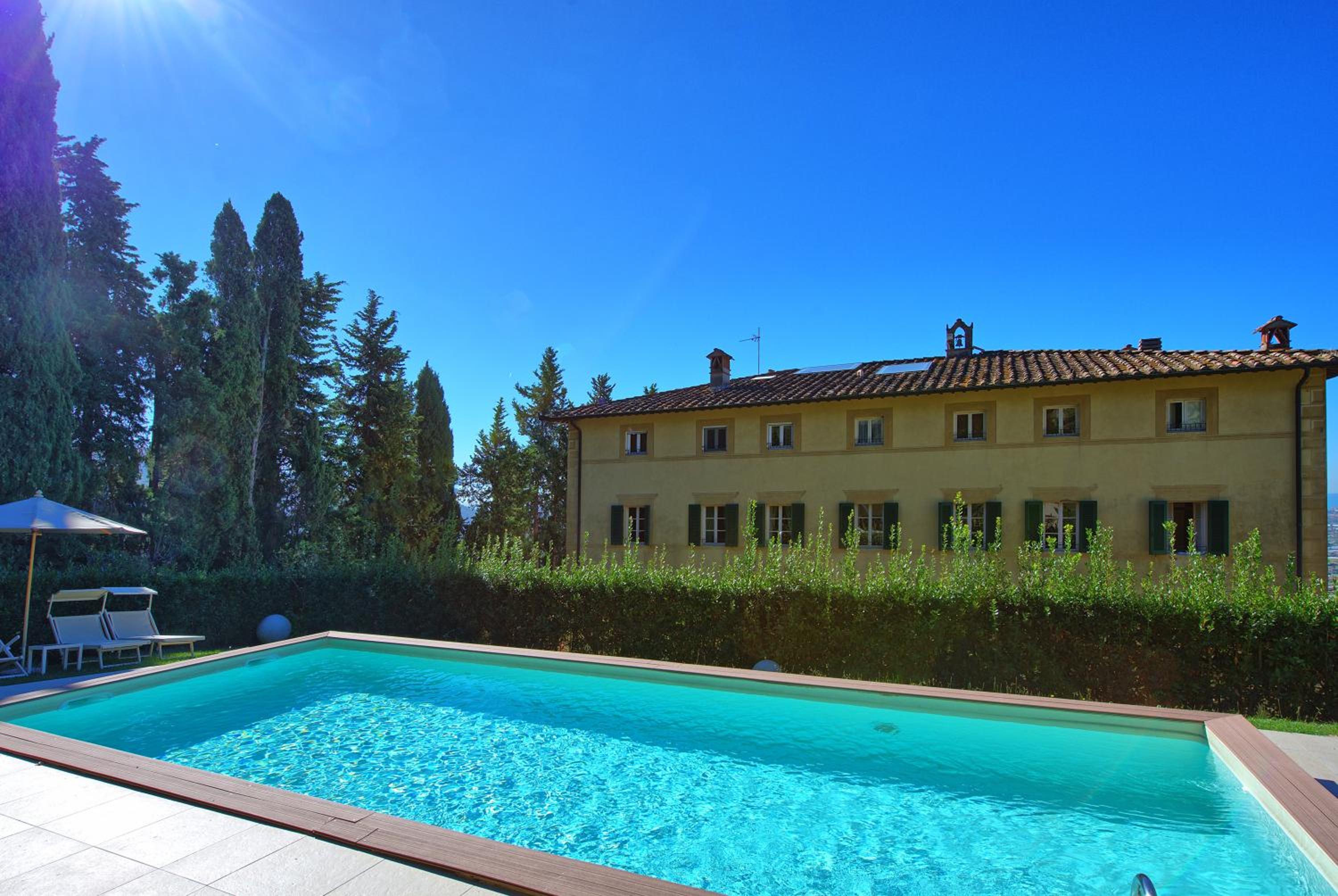 Villa Camaiore by PosarelliVillas