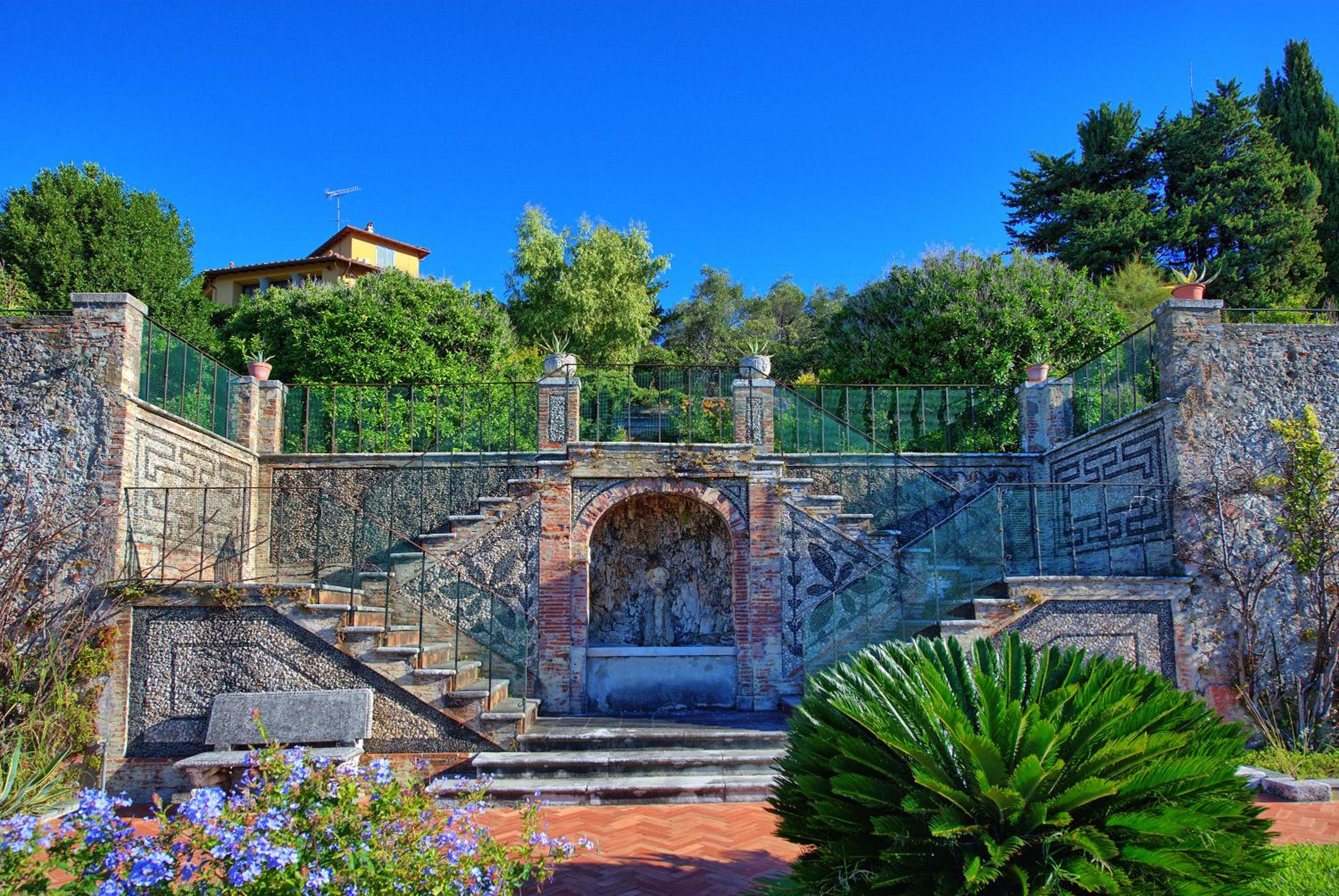 Villa Camaiore by PosarelliVillas