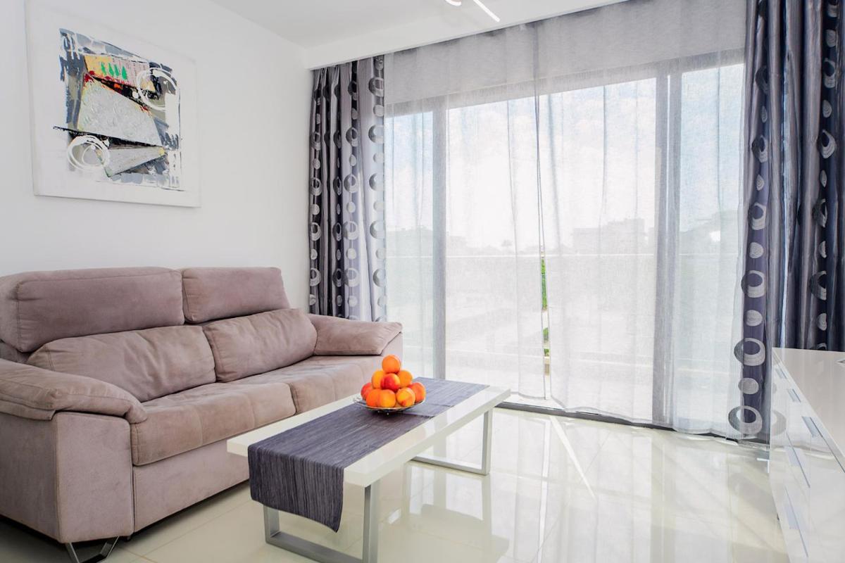 Penthouse 2 bedrooms in Mil Palmeras view 4