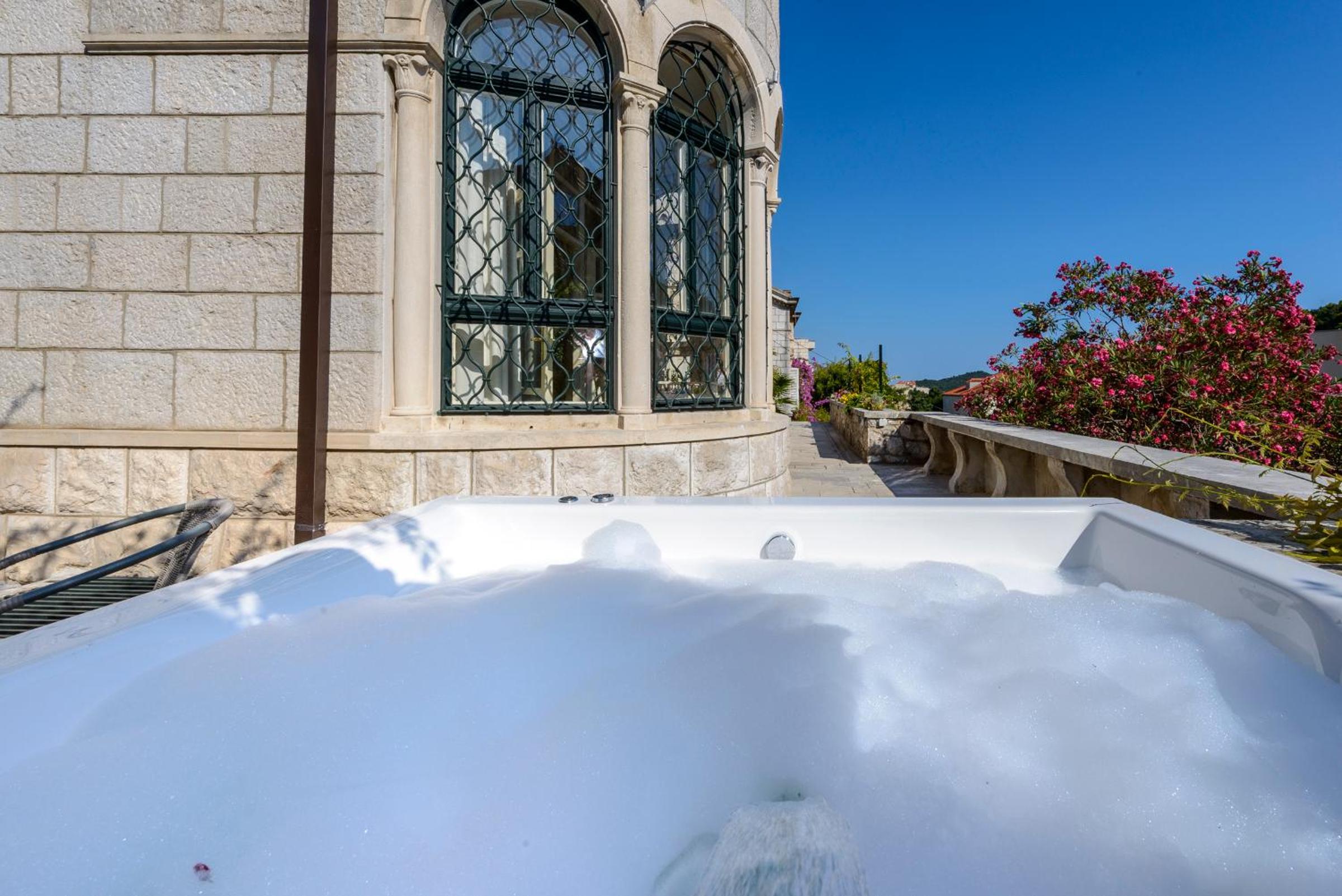 Villa Mediteran Old Town, 5 En-Suites and Hot Tub