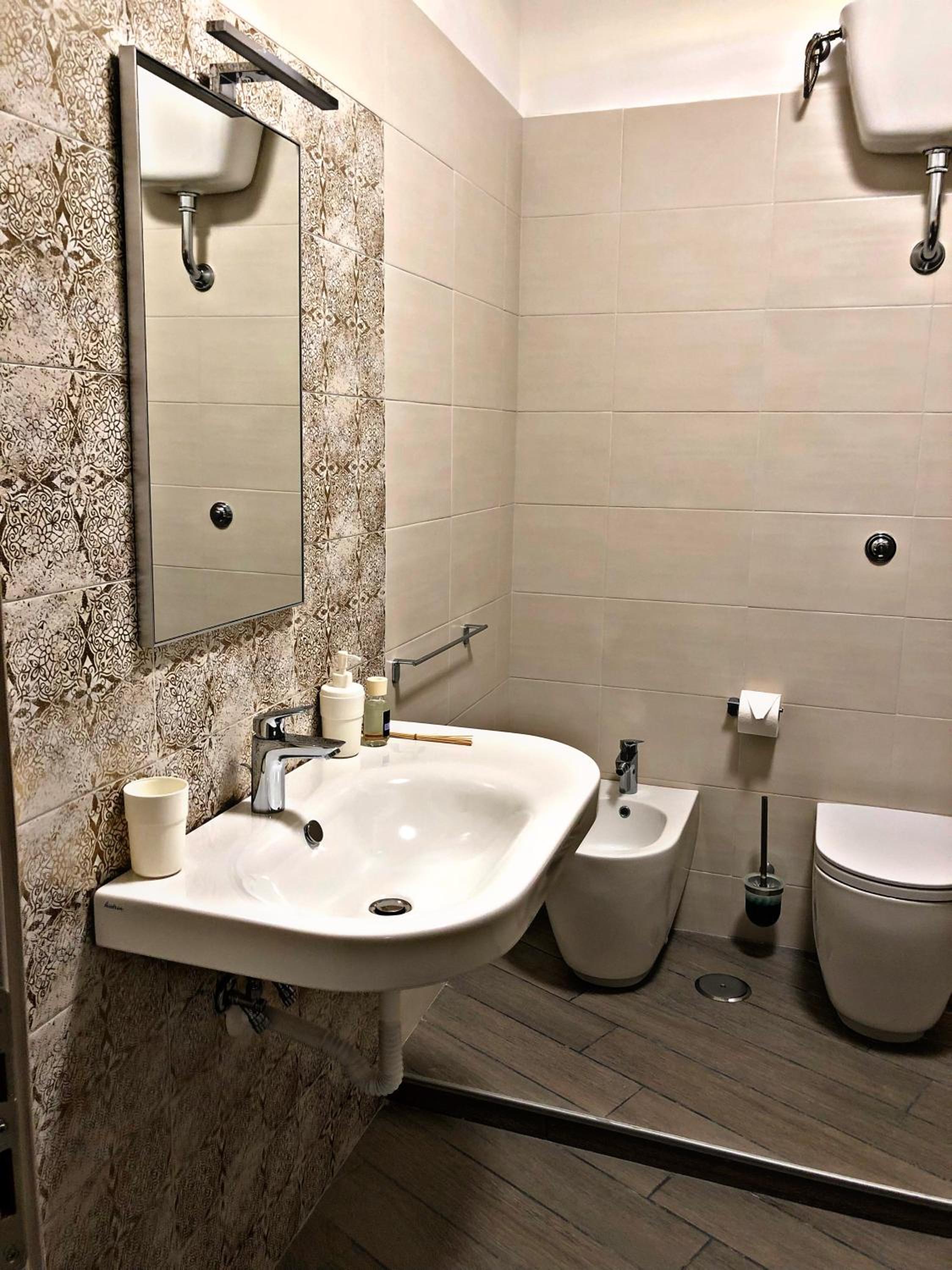 Napoli City Inn