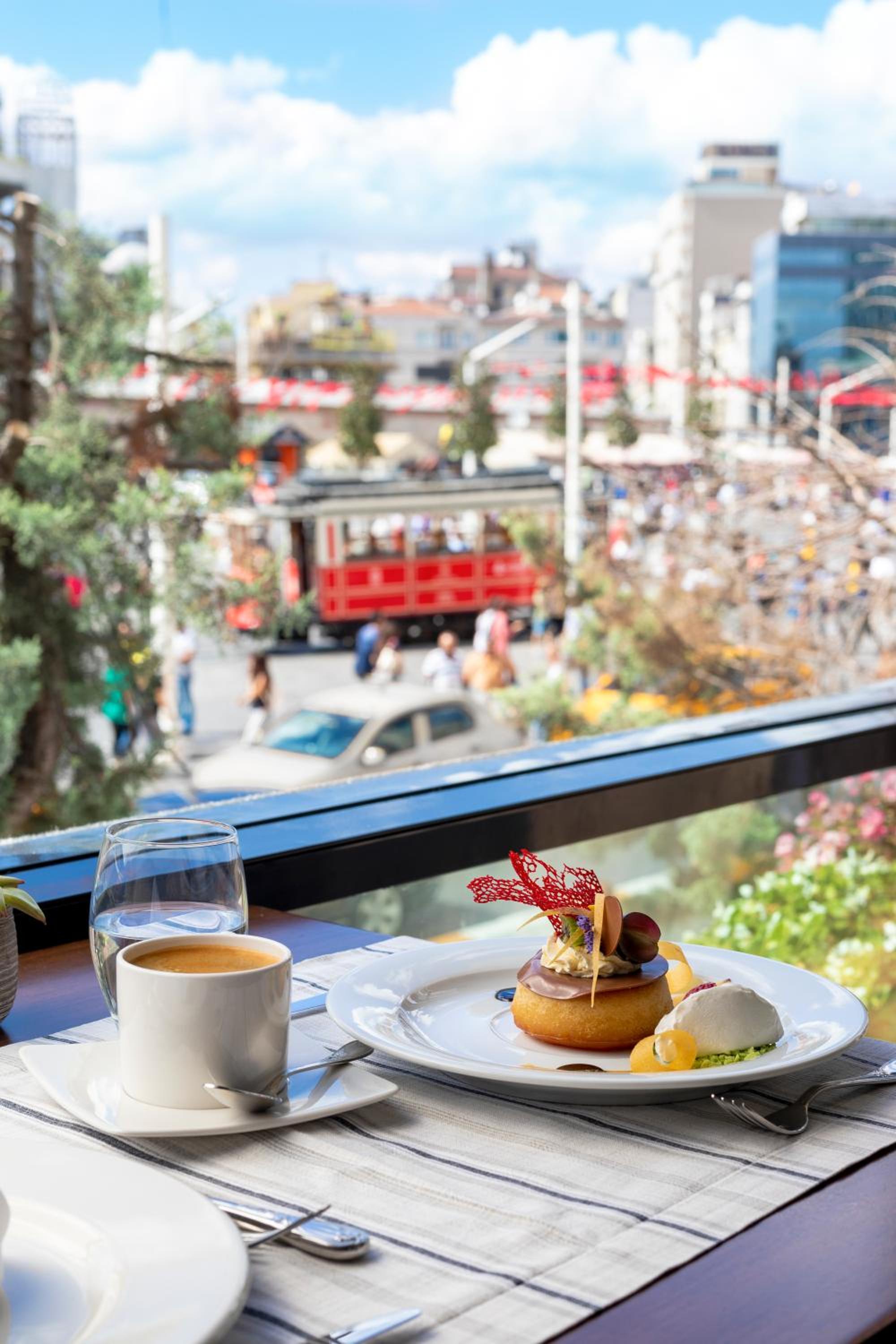 CVK Taksim Hotel Istanbul - Image 9